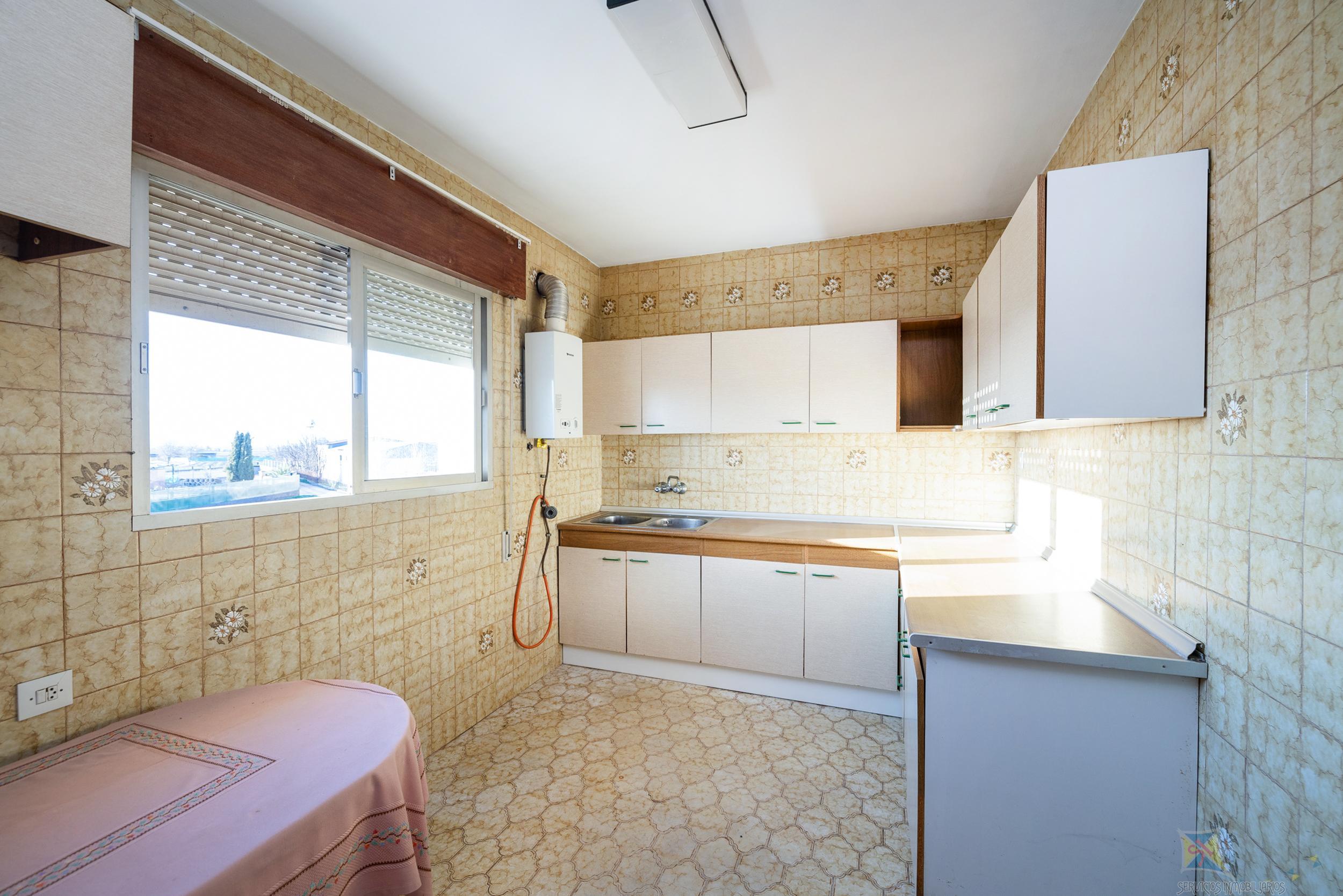 For sale of commercial in Granada