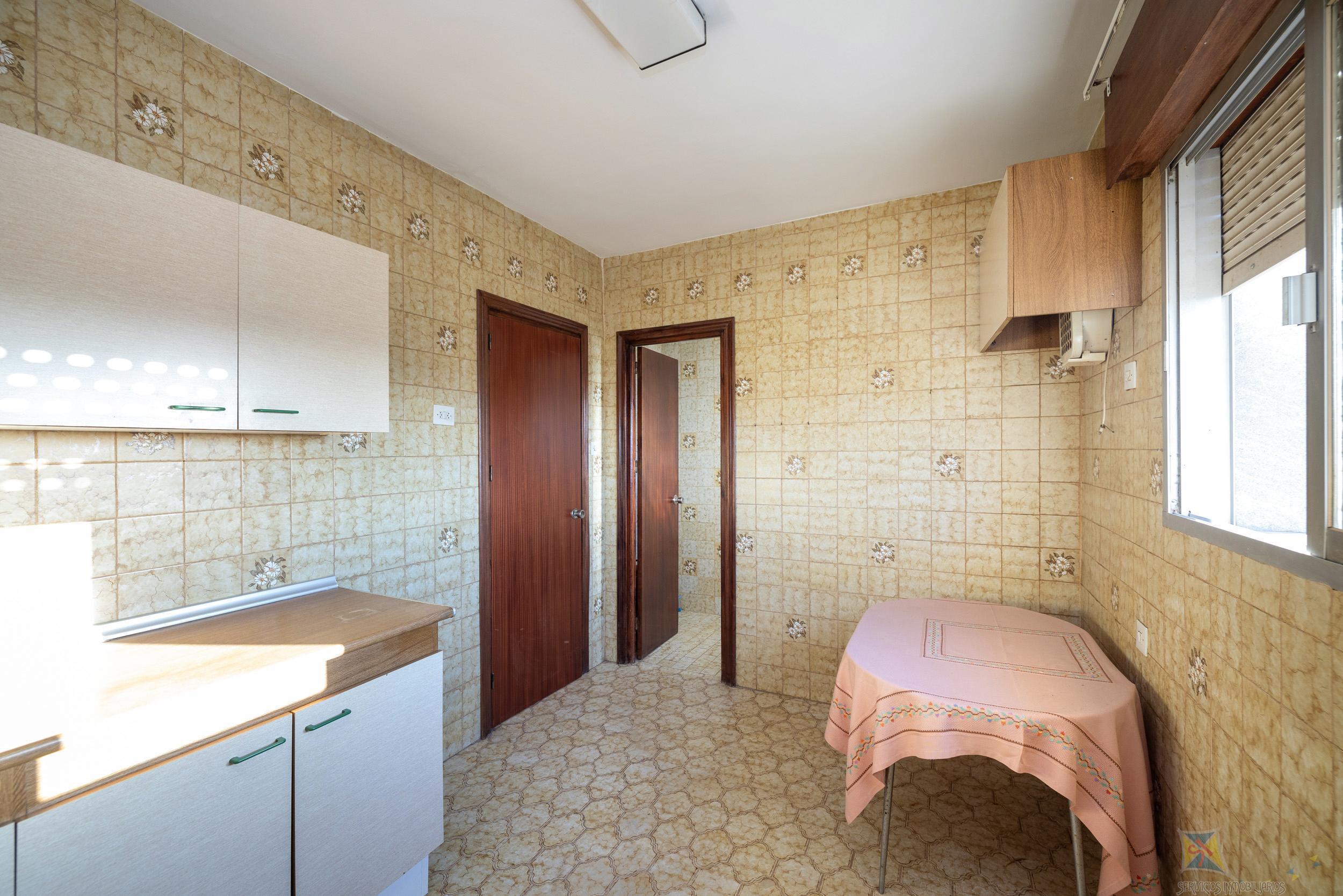 For sale of commercial in Granada
