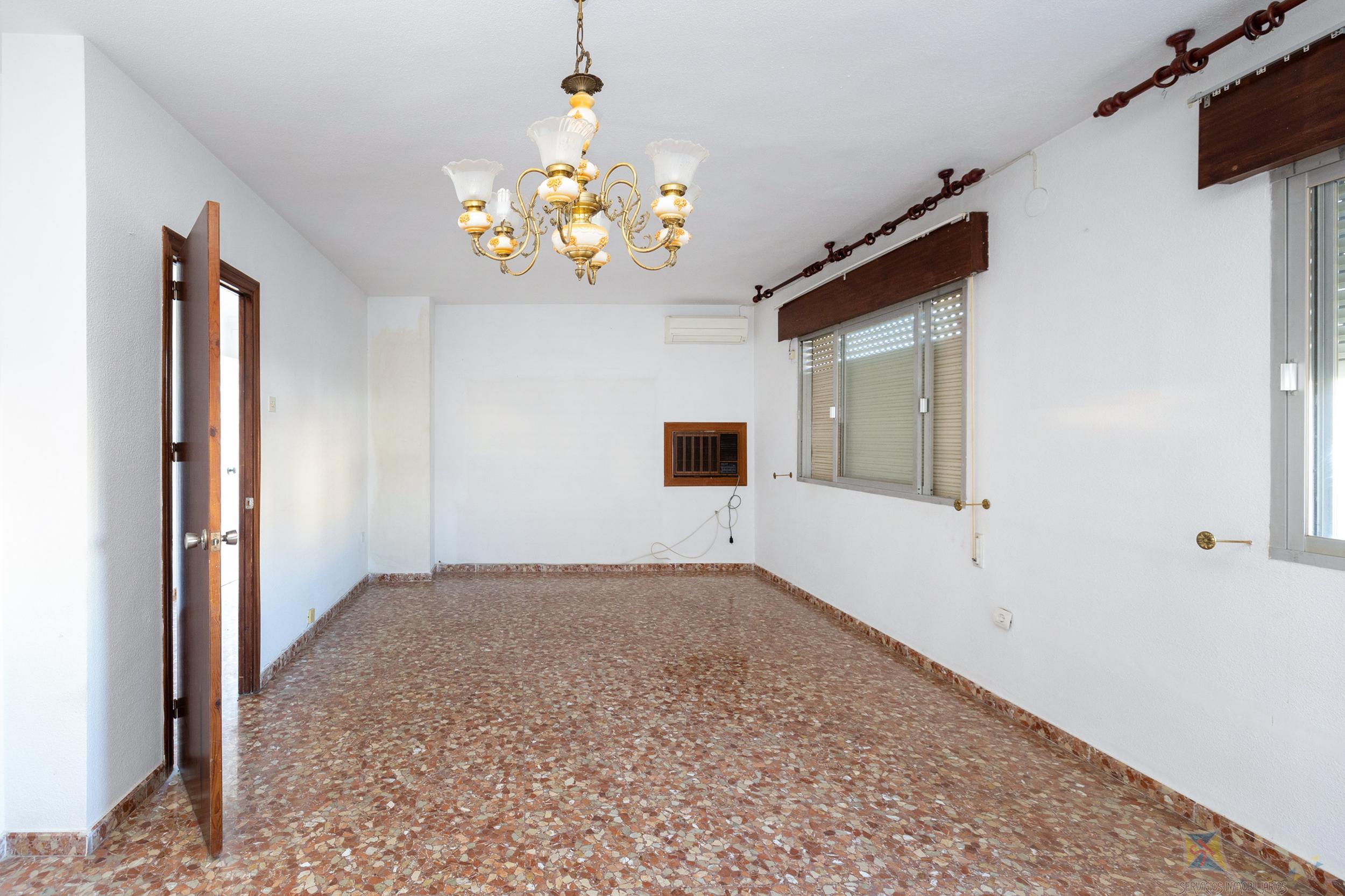 For sale of commercial in Granada