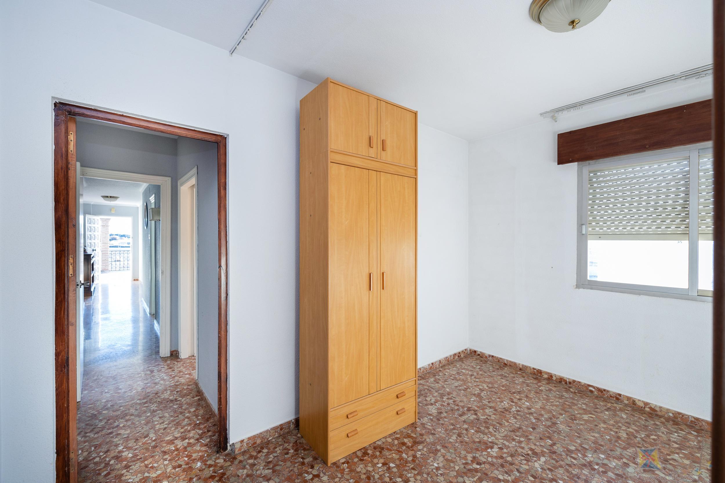 For sale of commercial in Granada