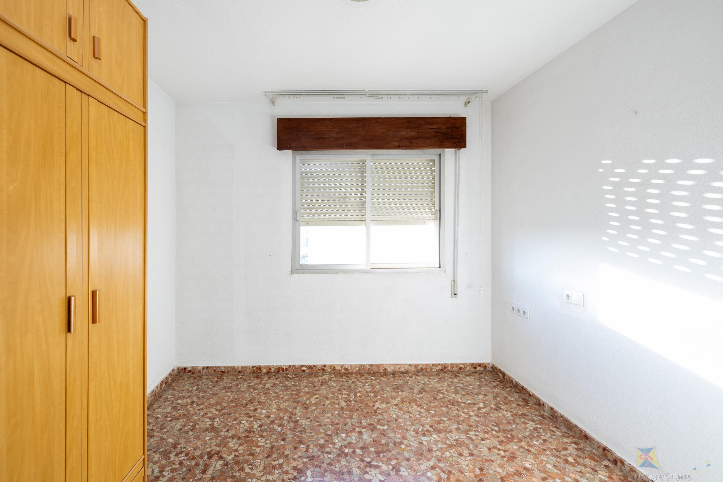 For sale of commercial in Granada