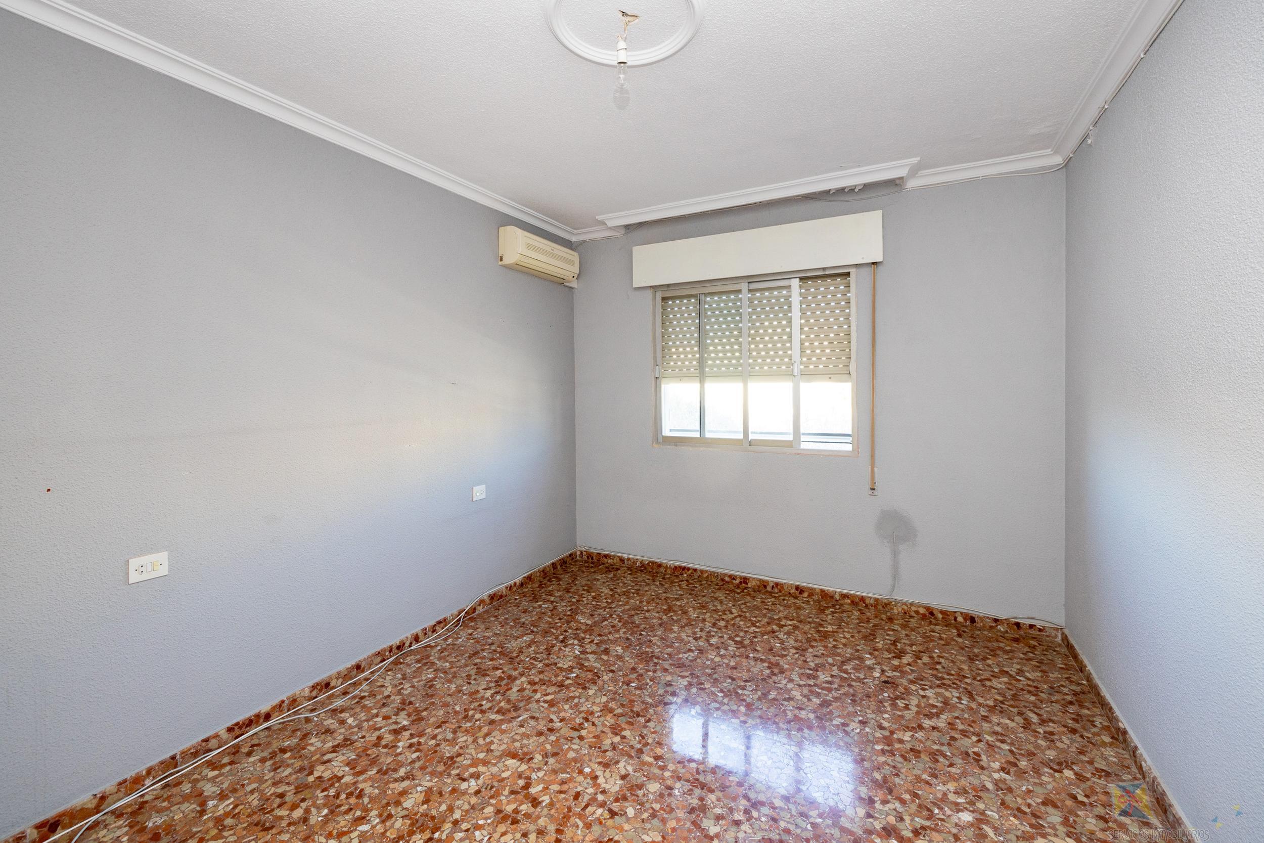 For sale of commercial in Granada
