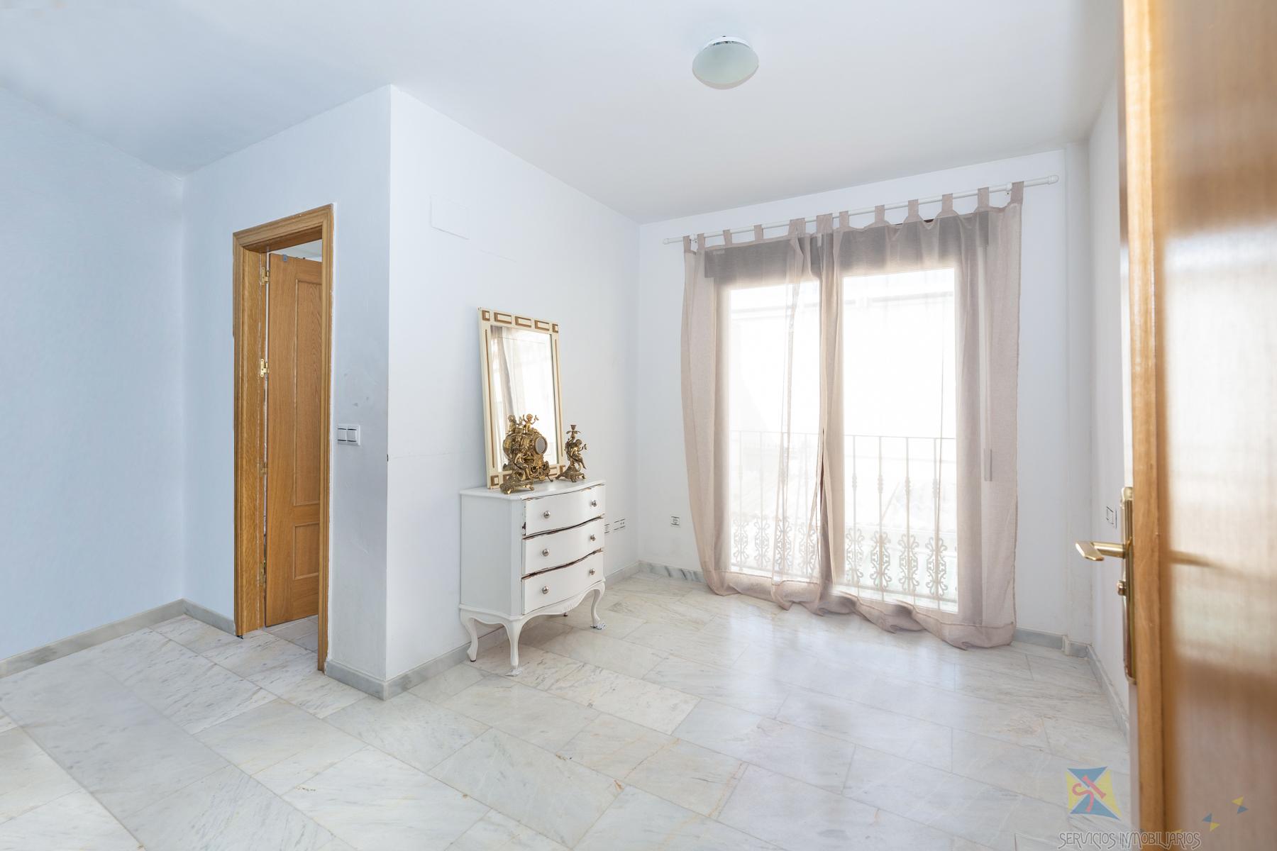 For sale of house in Granada