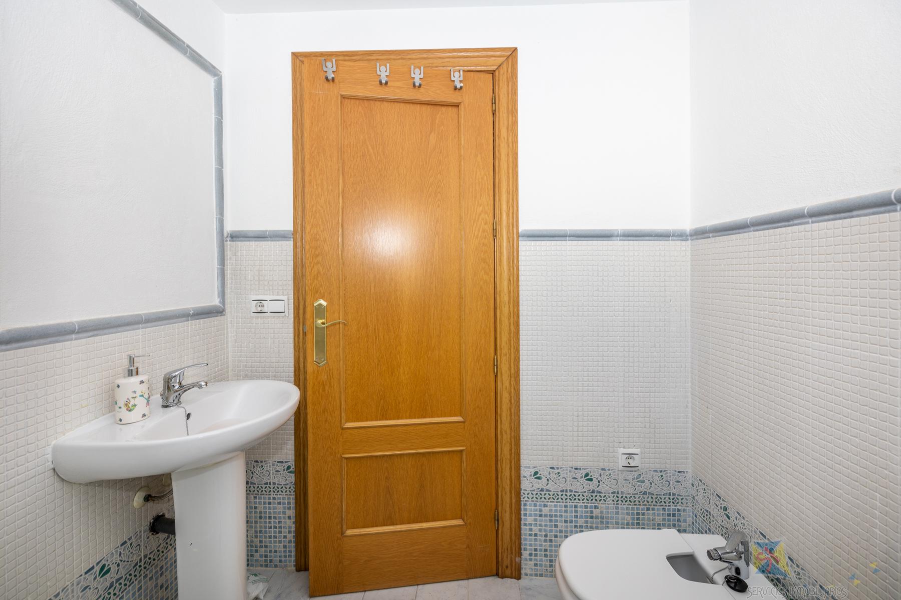 For sale of house in Granada