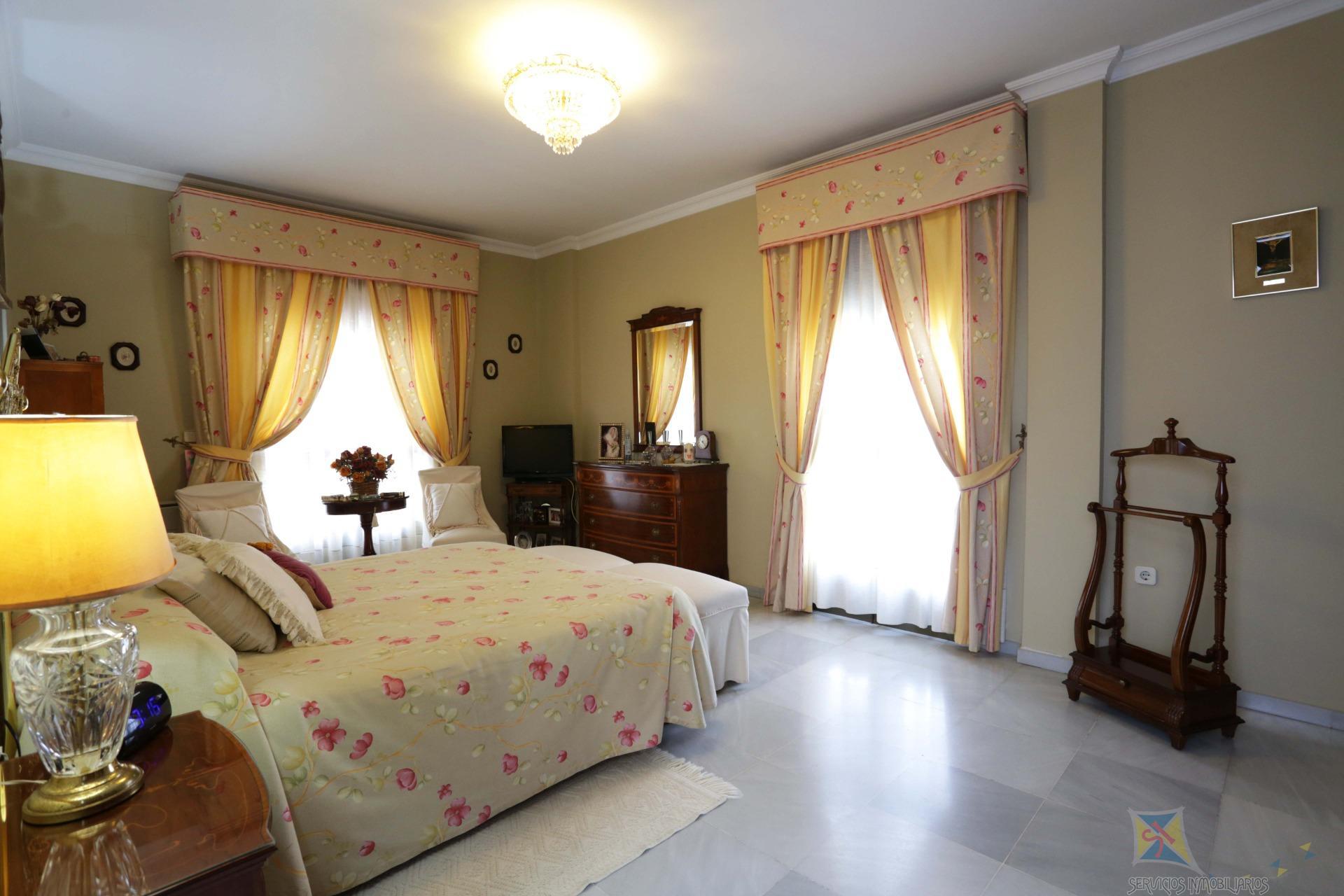 For sale of house in Coria del Rio