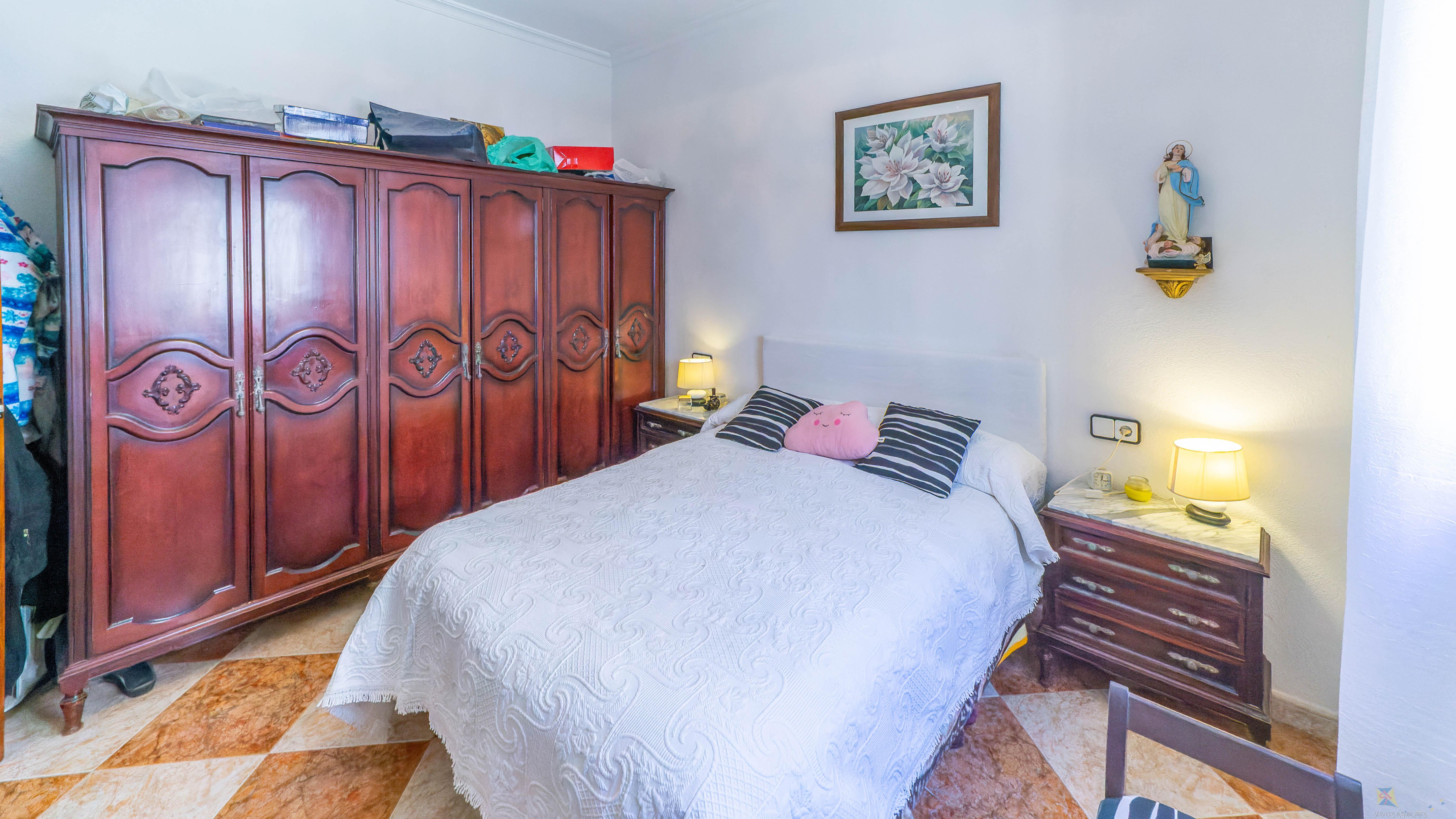 For sale of house in Las Navas de la Concepcion
