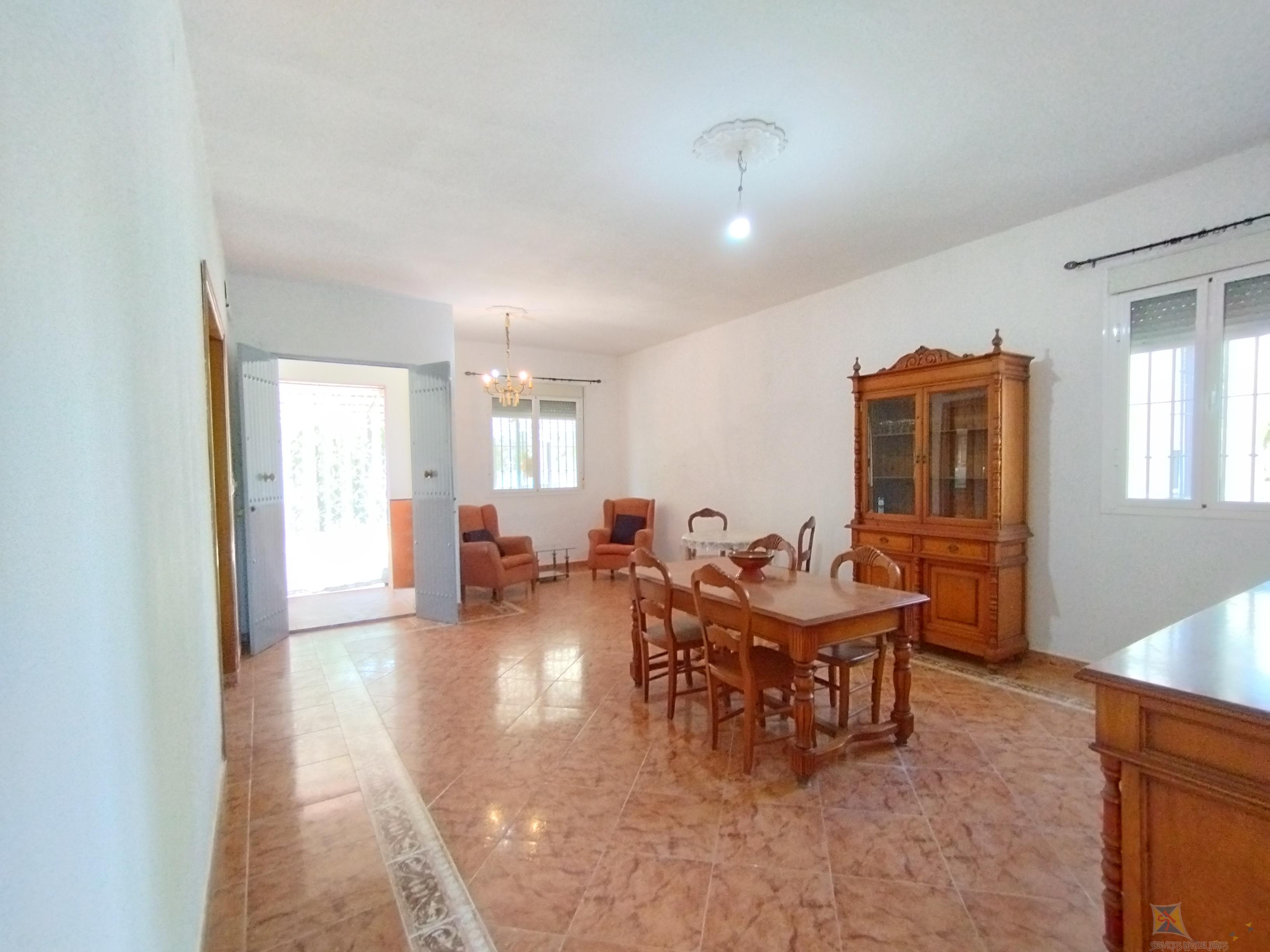 For sale of farmhouse in Hinojos