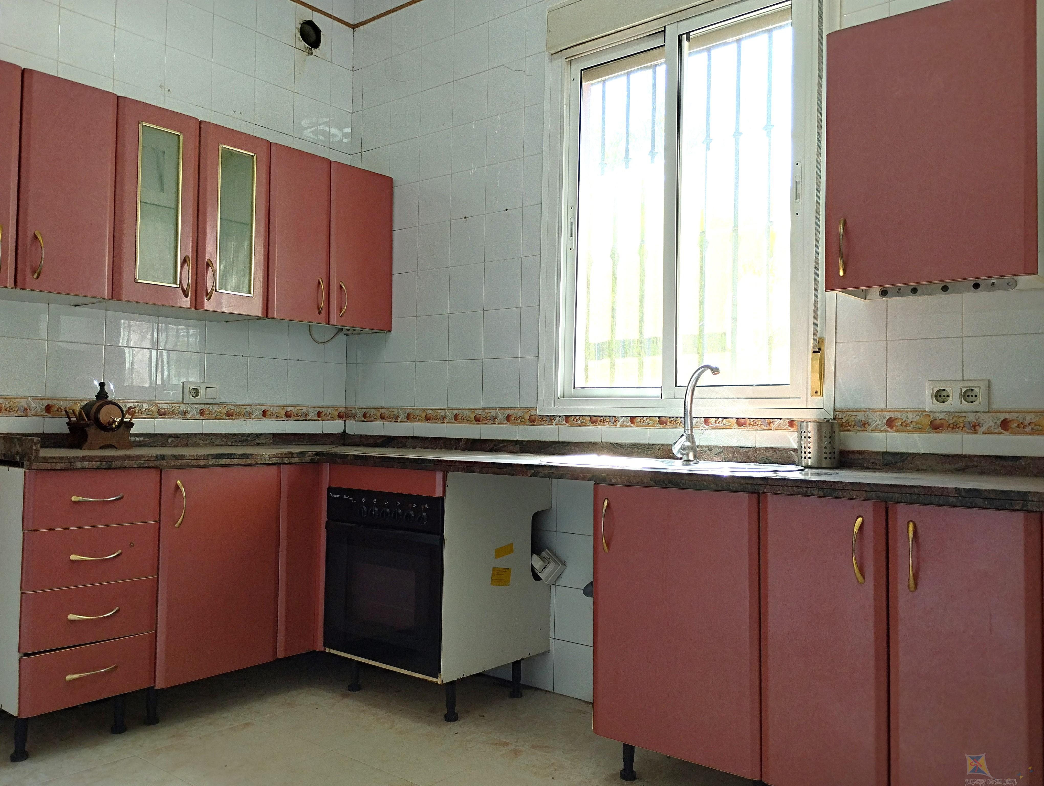 For sale of farmhouse in Hinojos