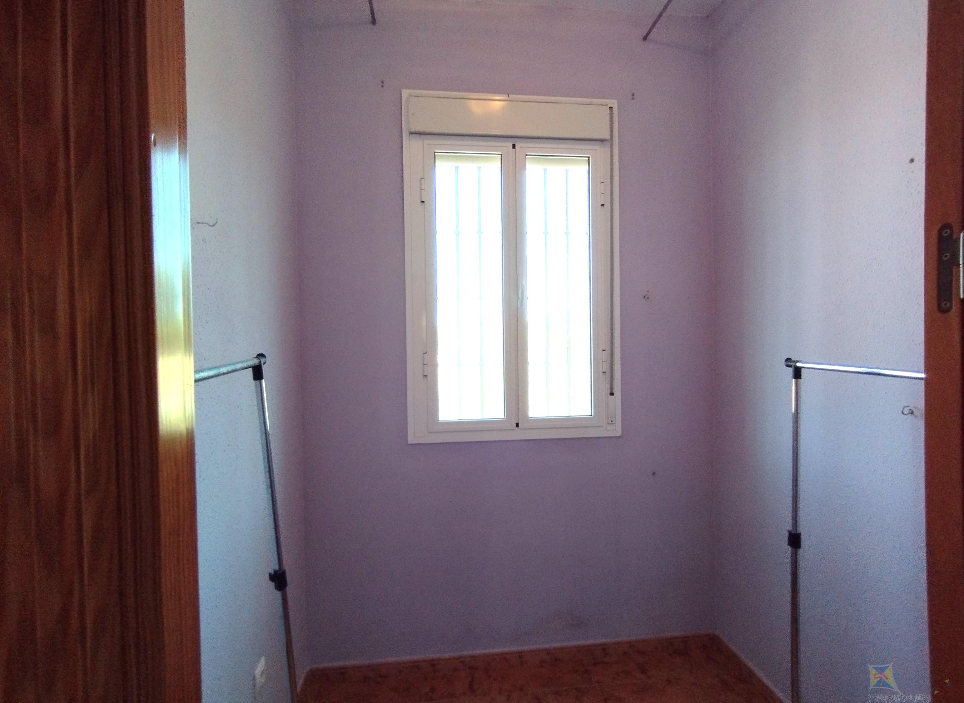 For sale of farmhouse in Hinojos