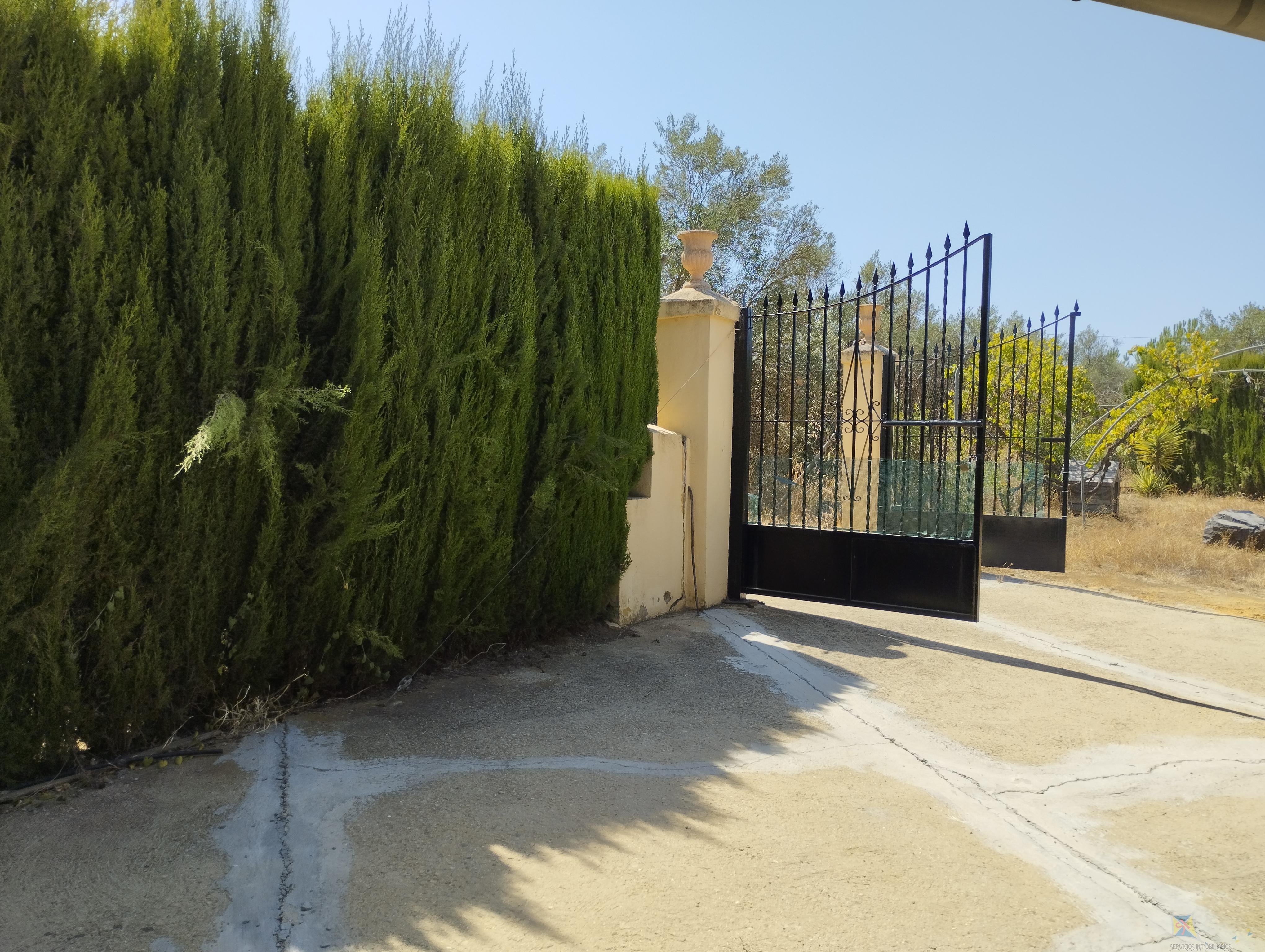 For sale of farmhouse in Hinojos