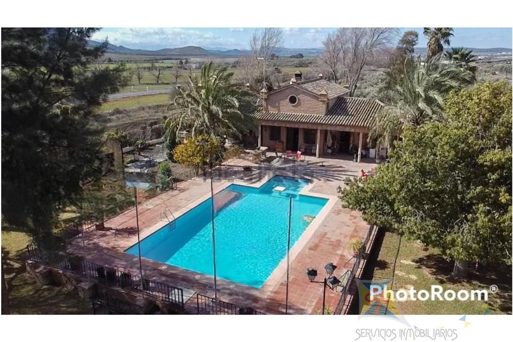 For sale of farmhouse in Antequera