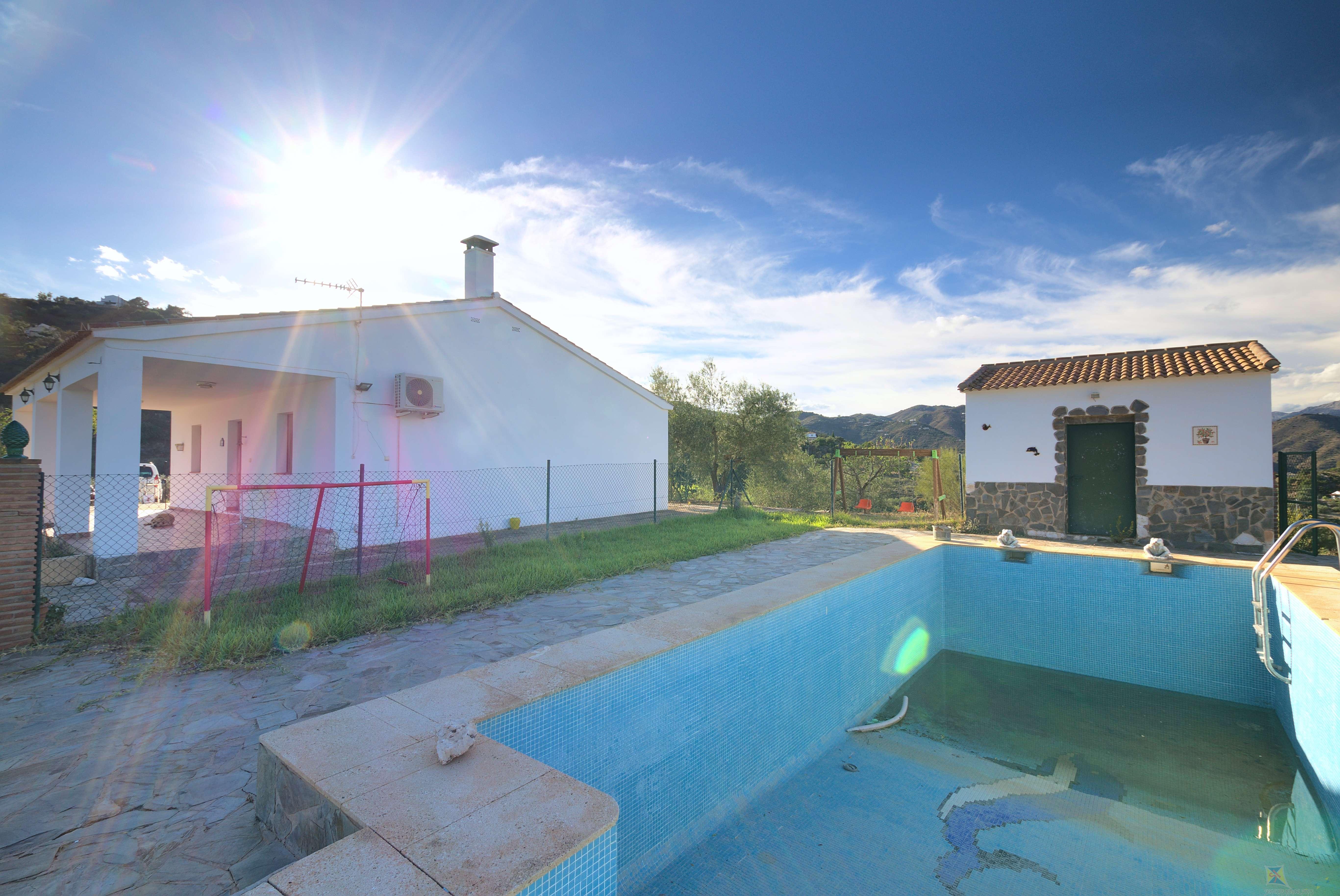 For sale of villa in Comares