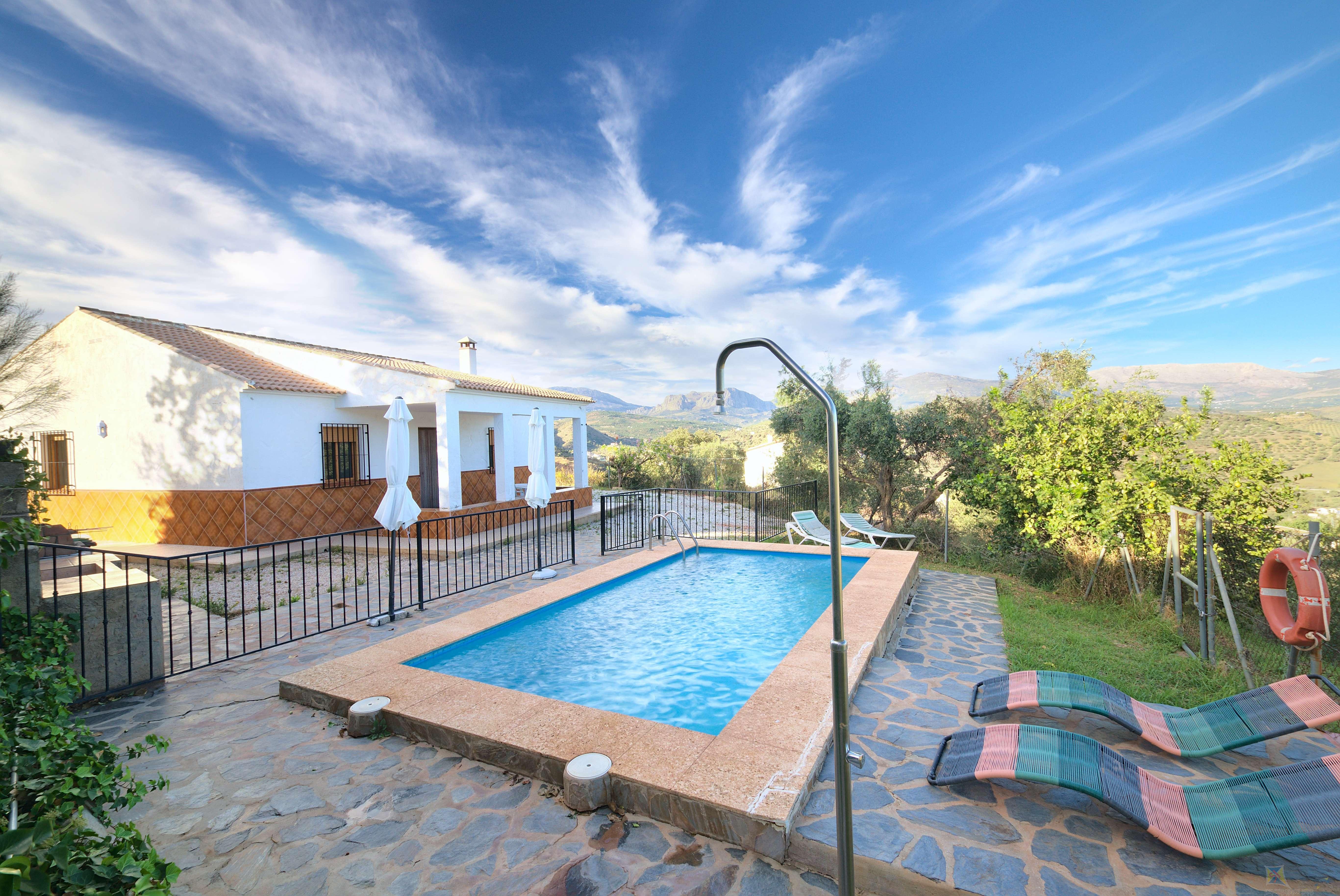 For sale of villa in Comares