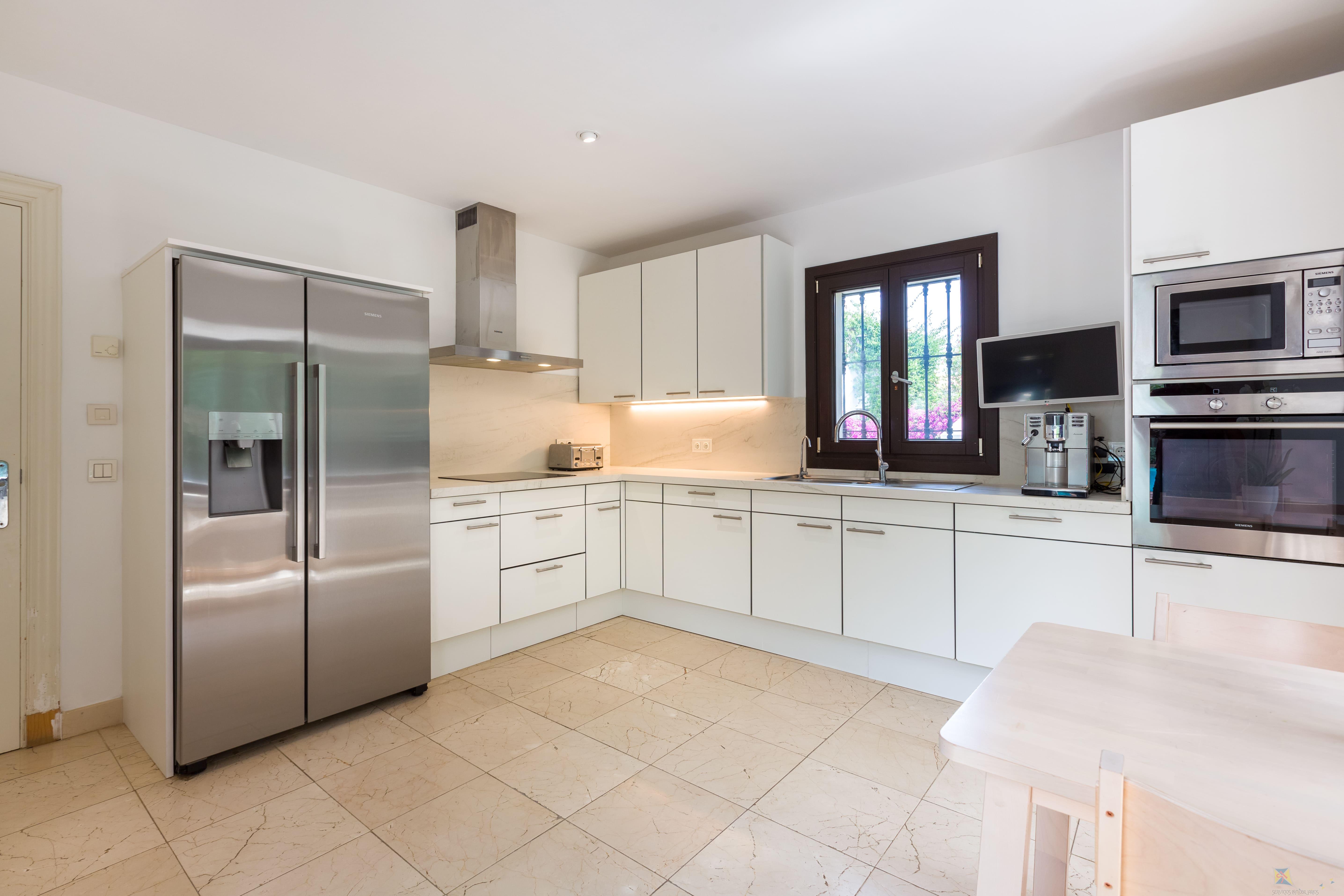 For sale of villa in Estepona
