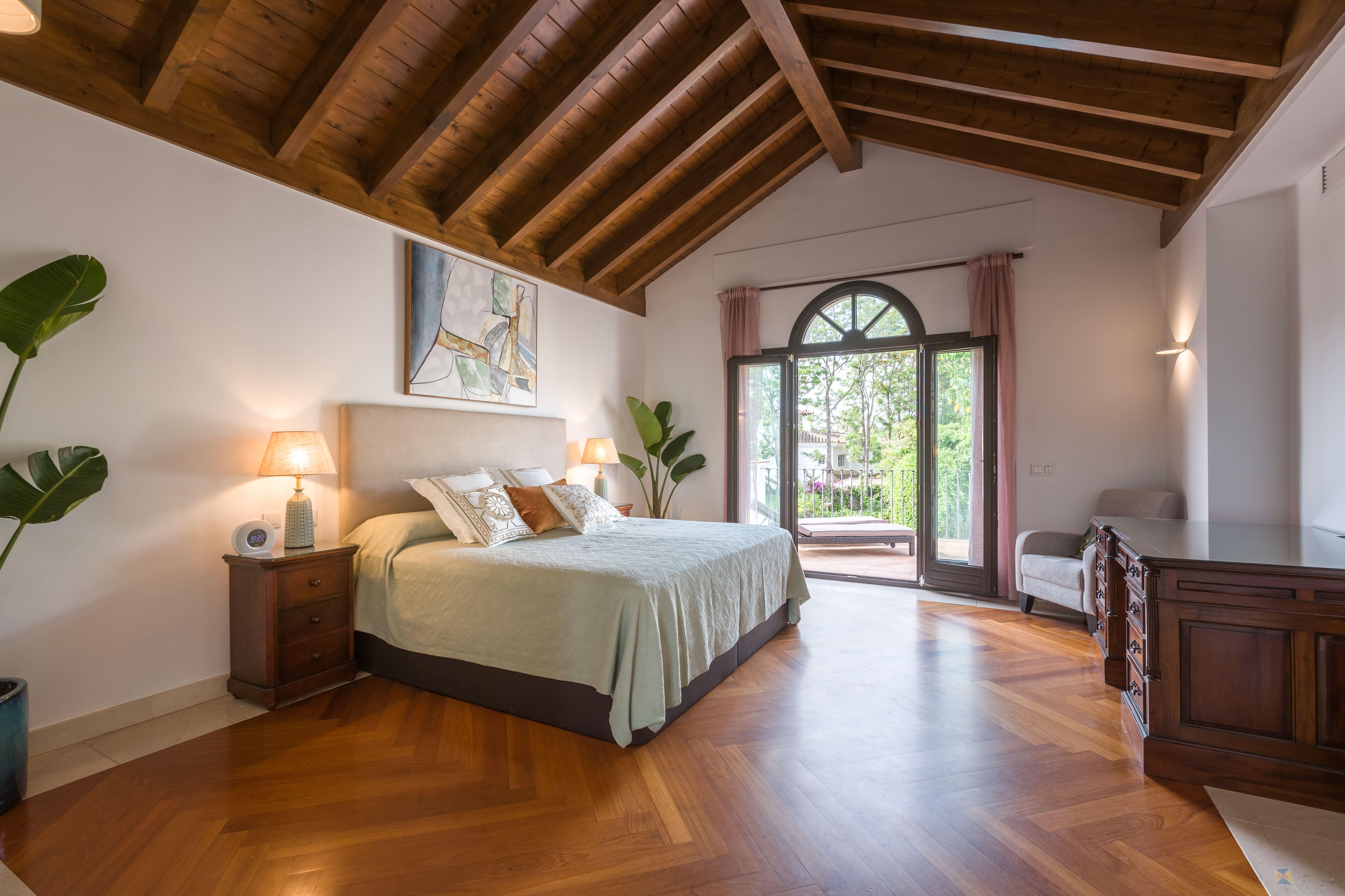 For sale of villa in Estepona