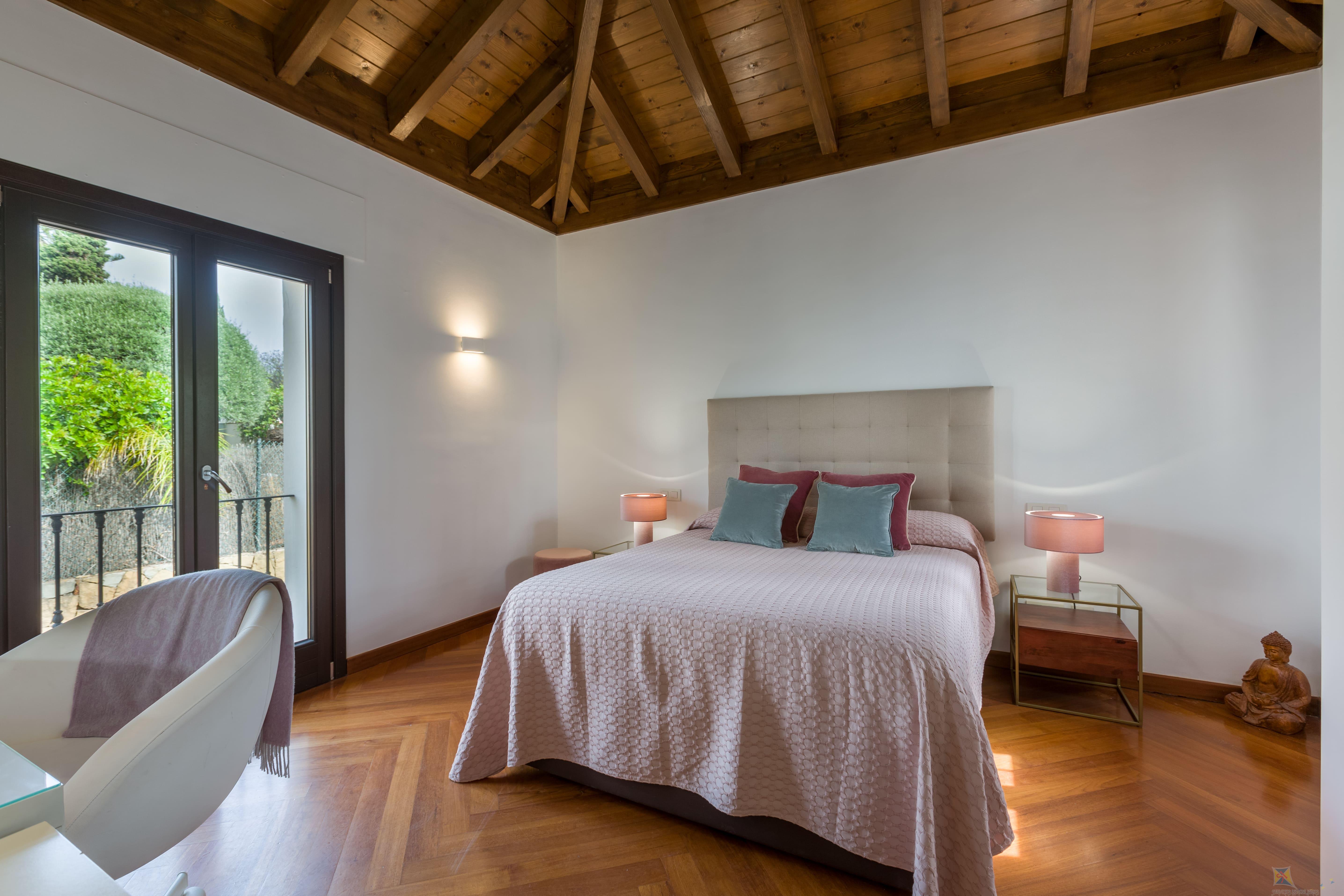For sale of villa in Estepona