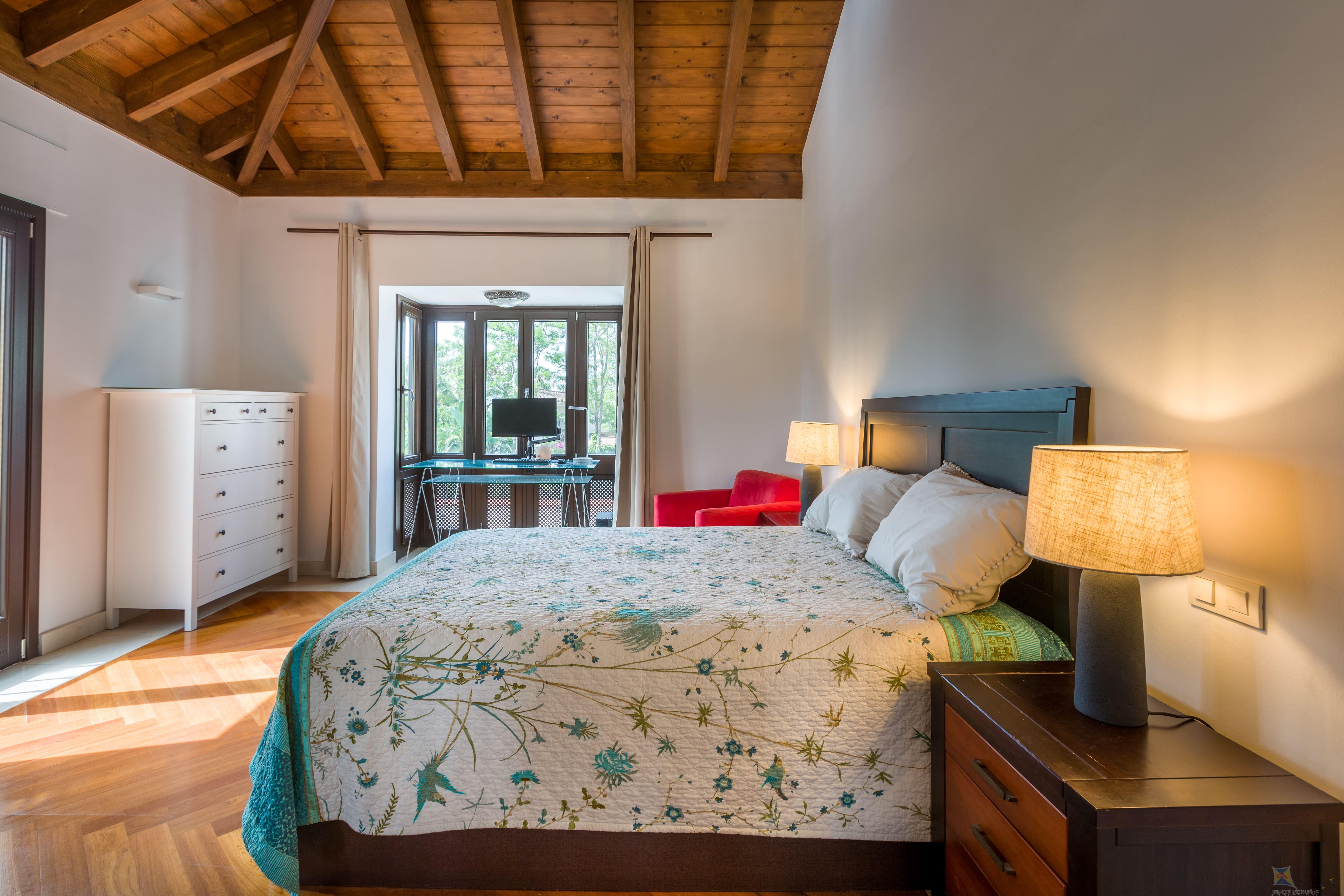 For sale of villa in Estepona