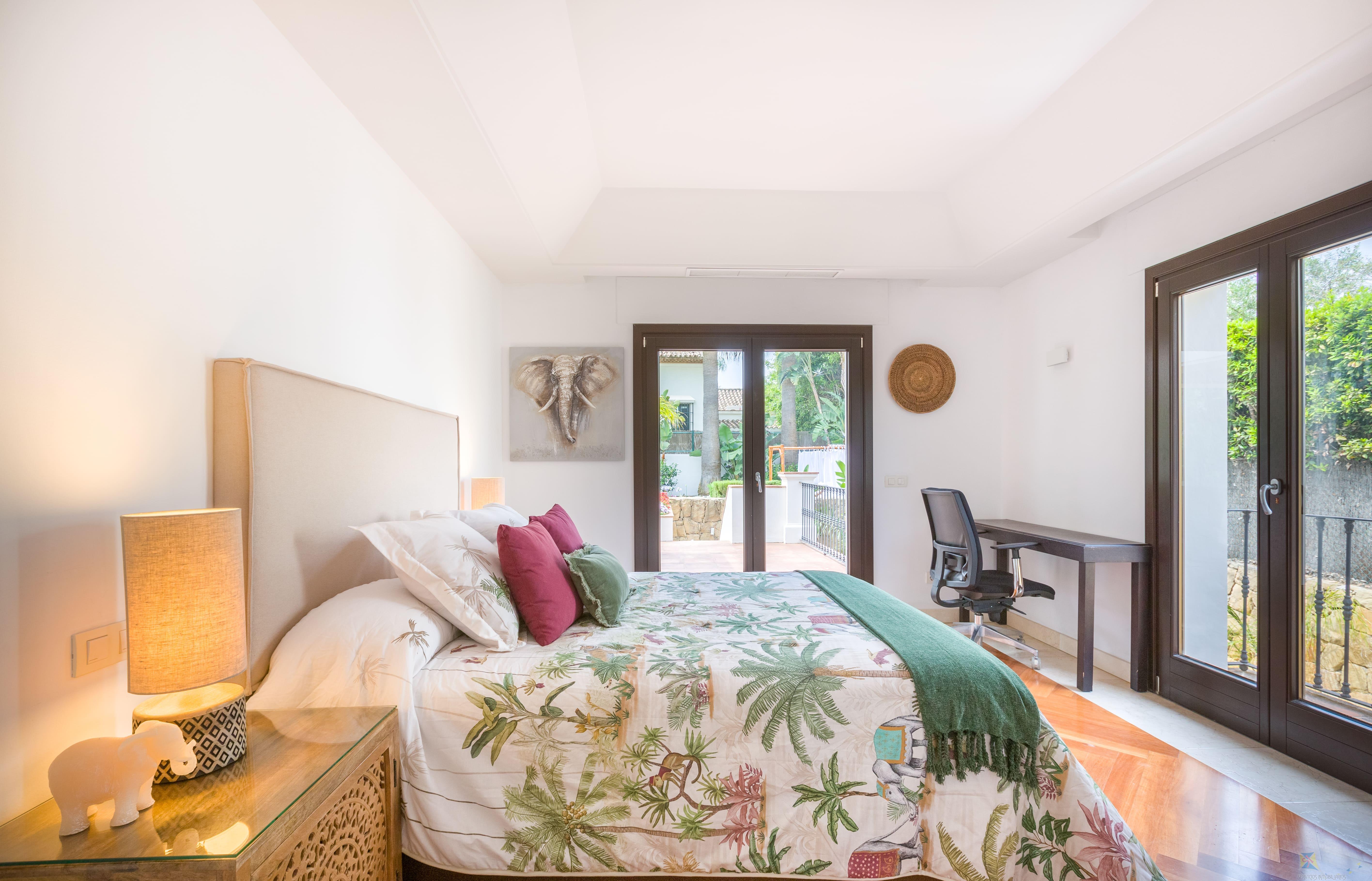 For sale of villa in Estepona