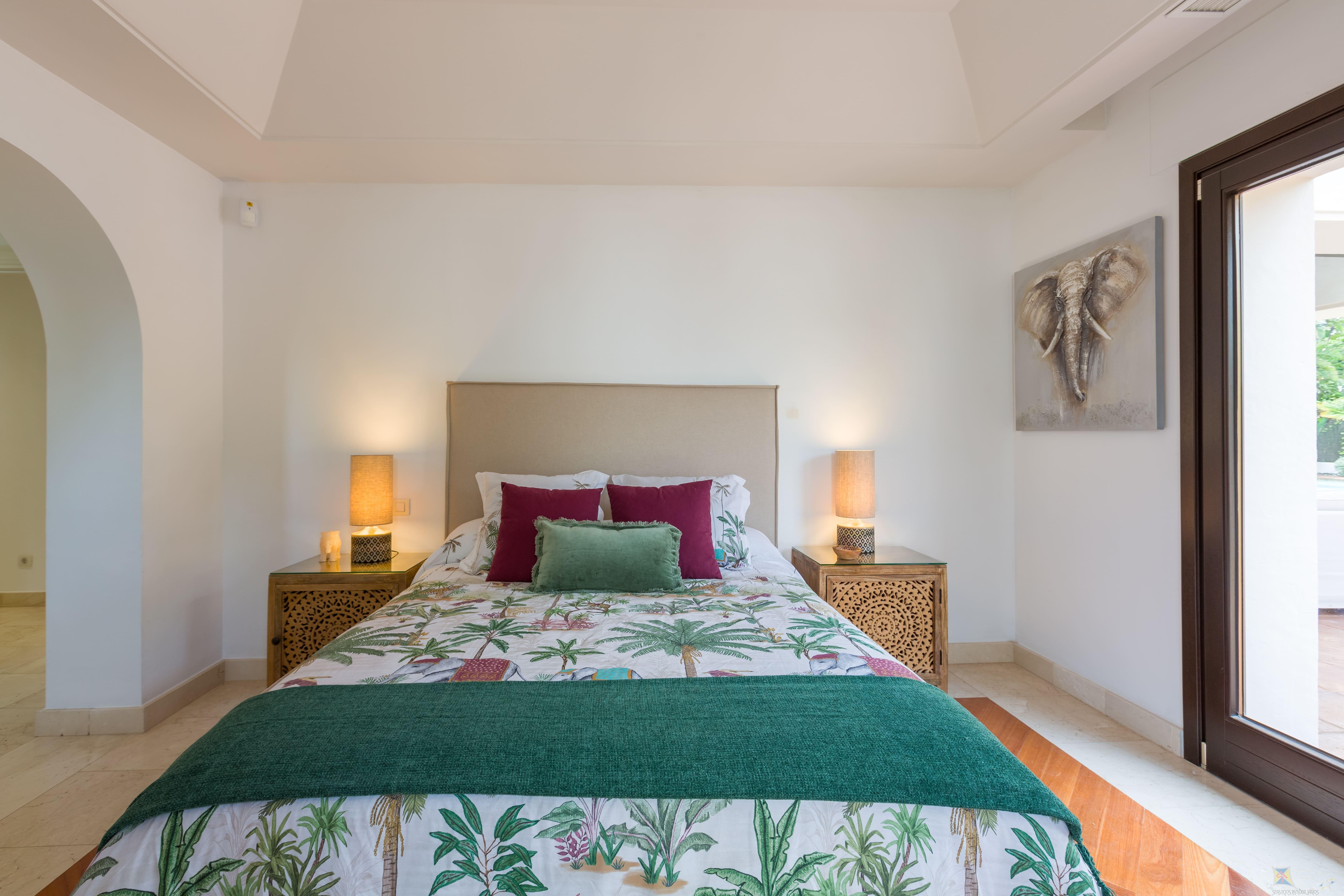 For sale of villa in Estepona