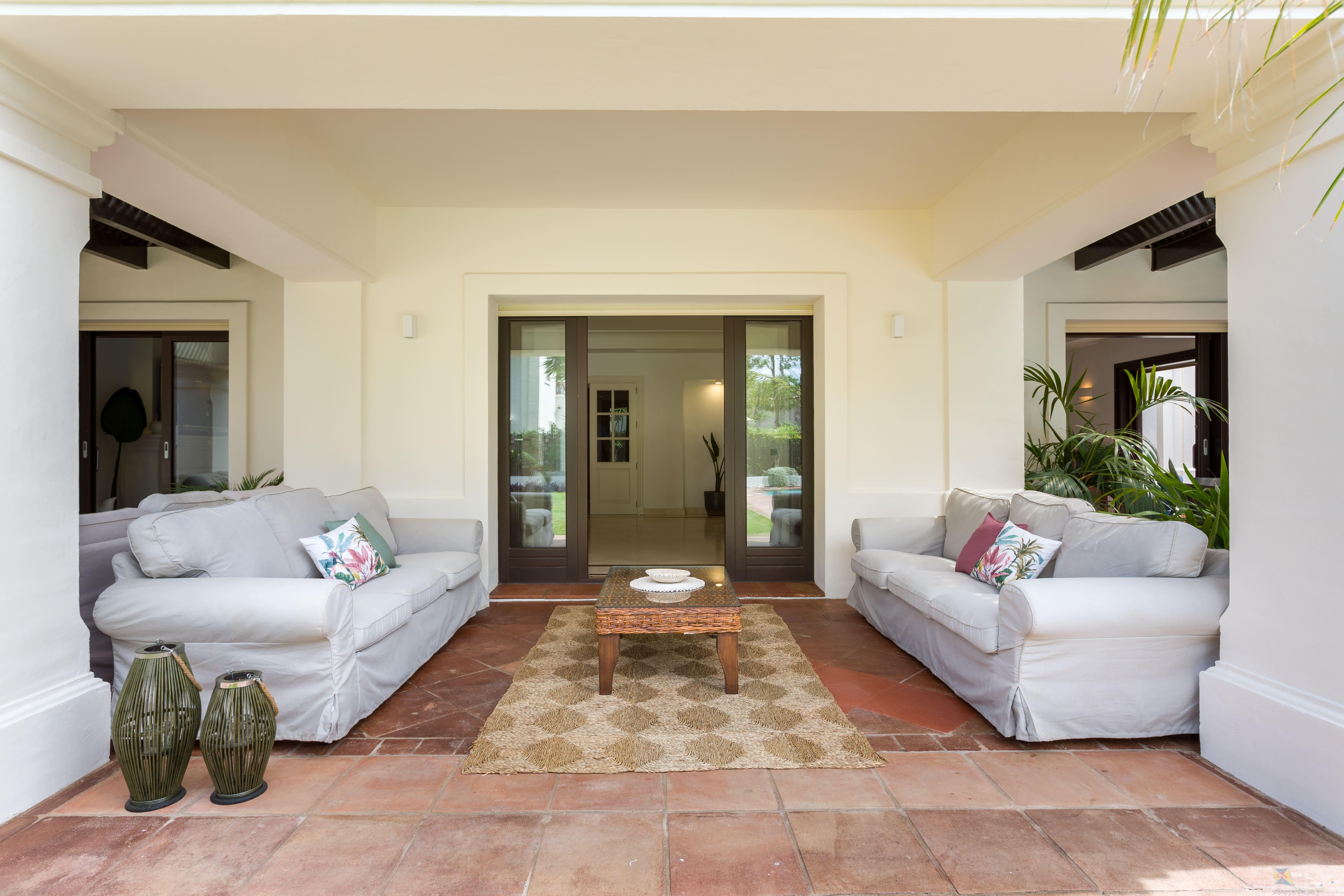 For sale of villa in Estepona