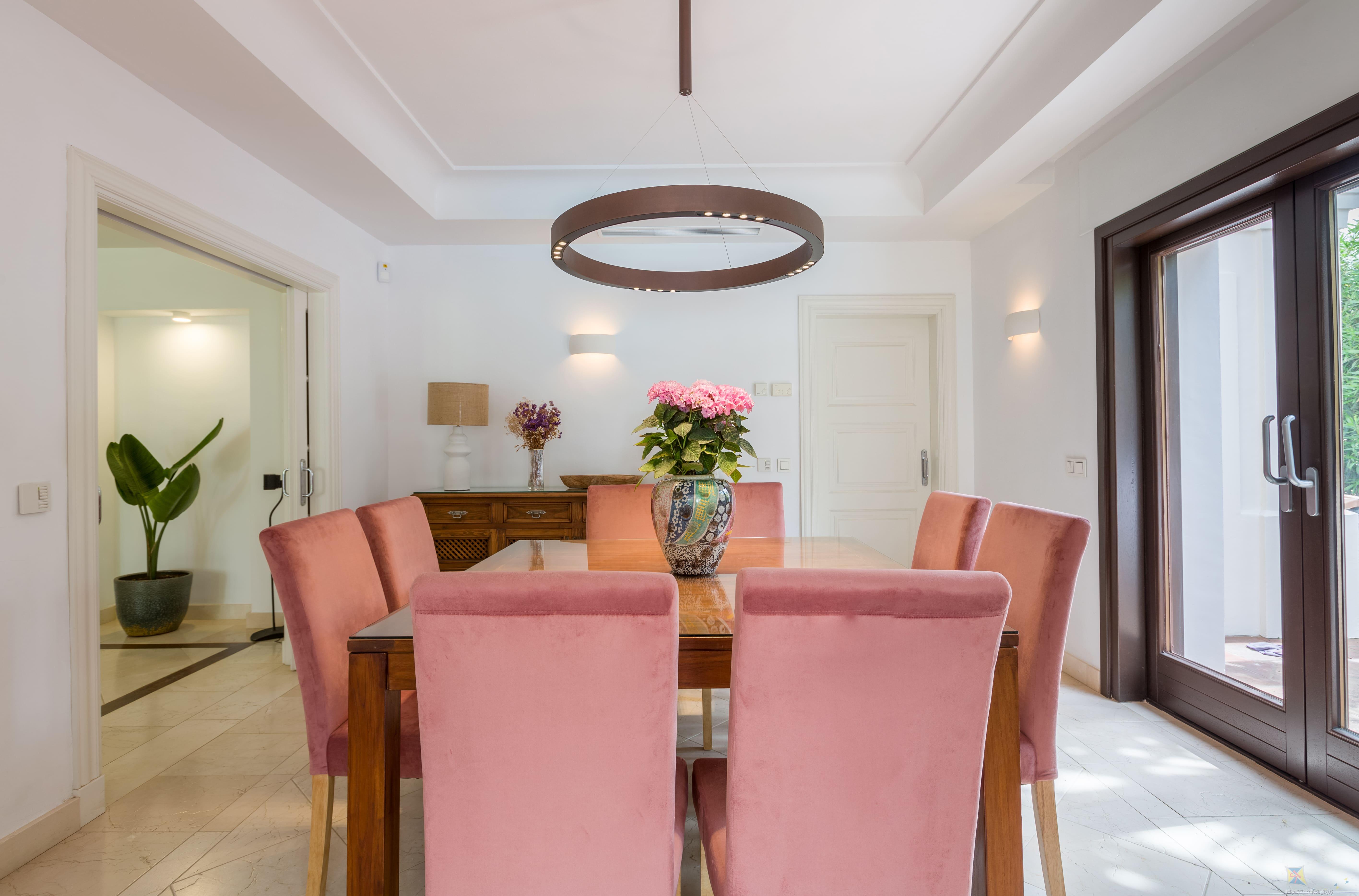 For sale of villa in Estepona