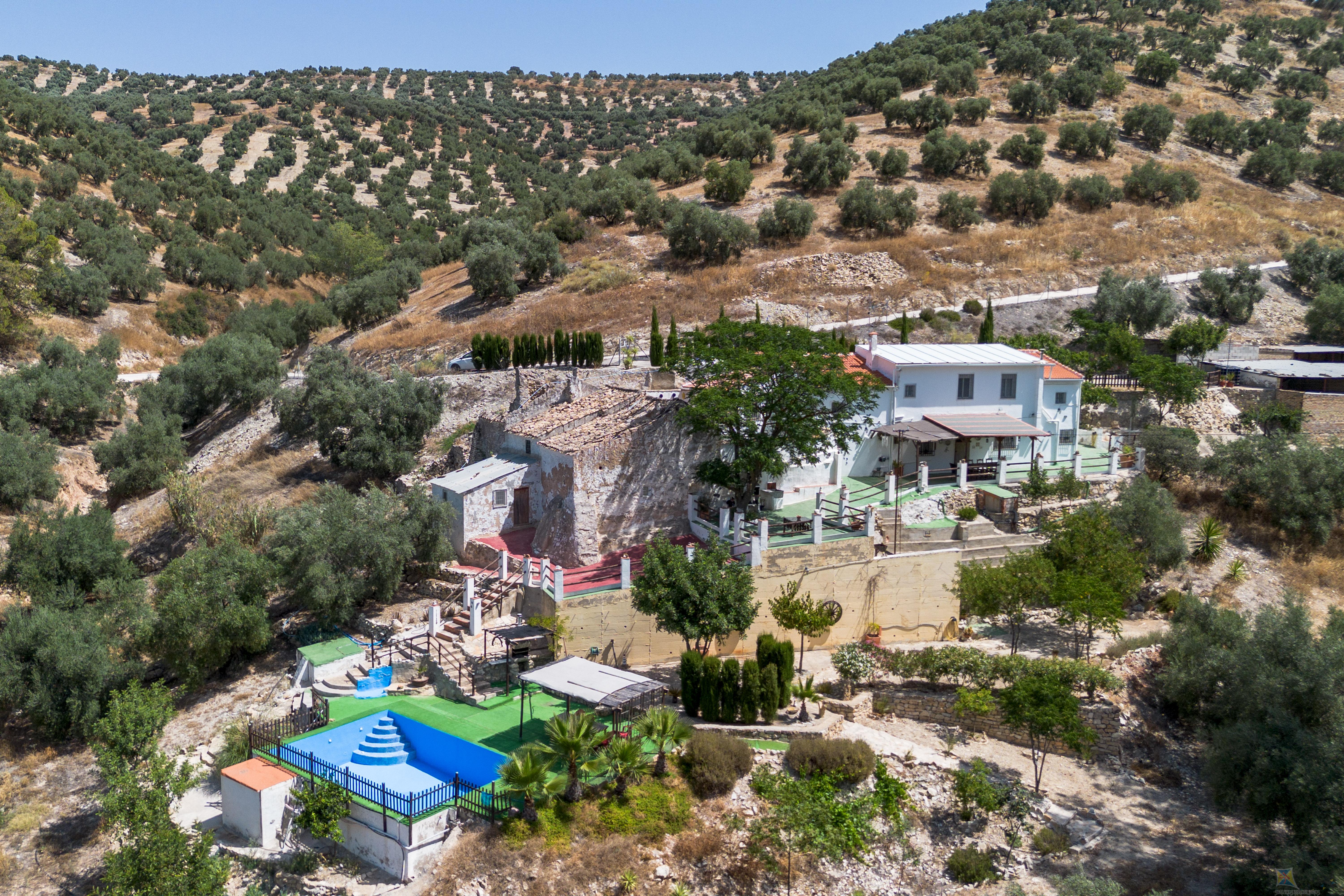 For sale of farmhouse in Cuevas de San Marcos