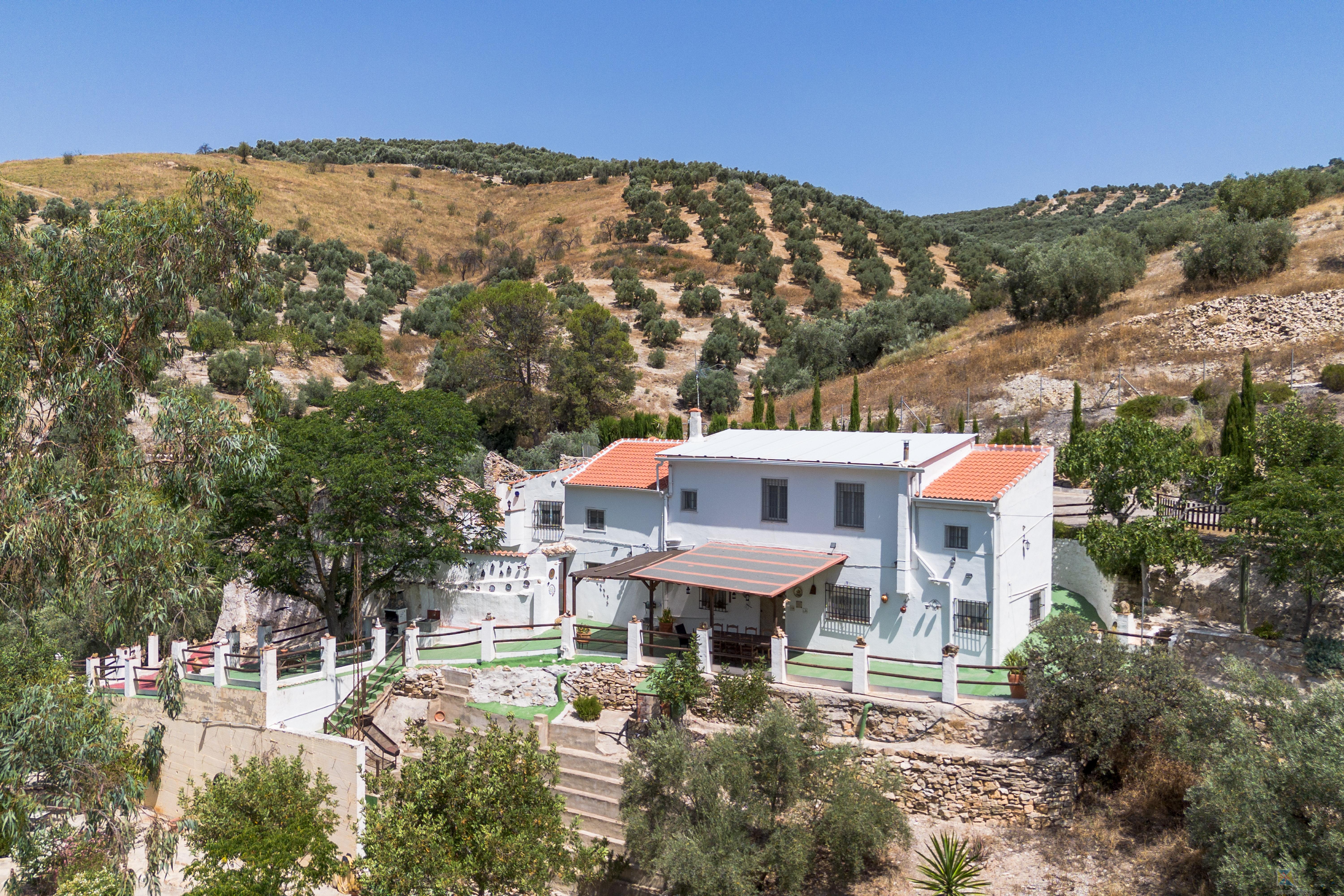 For sale of farmhouse in Cuevas de San Marcos