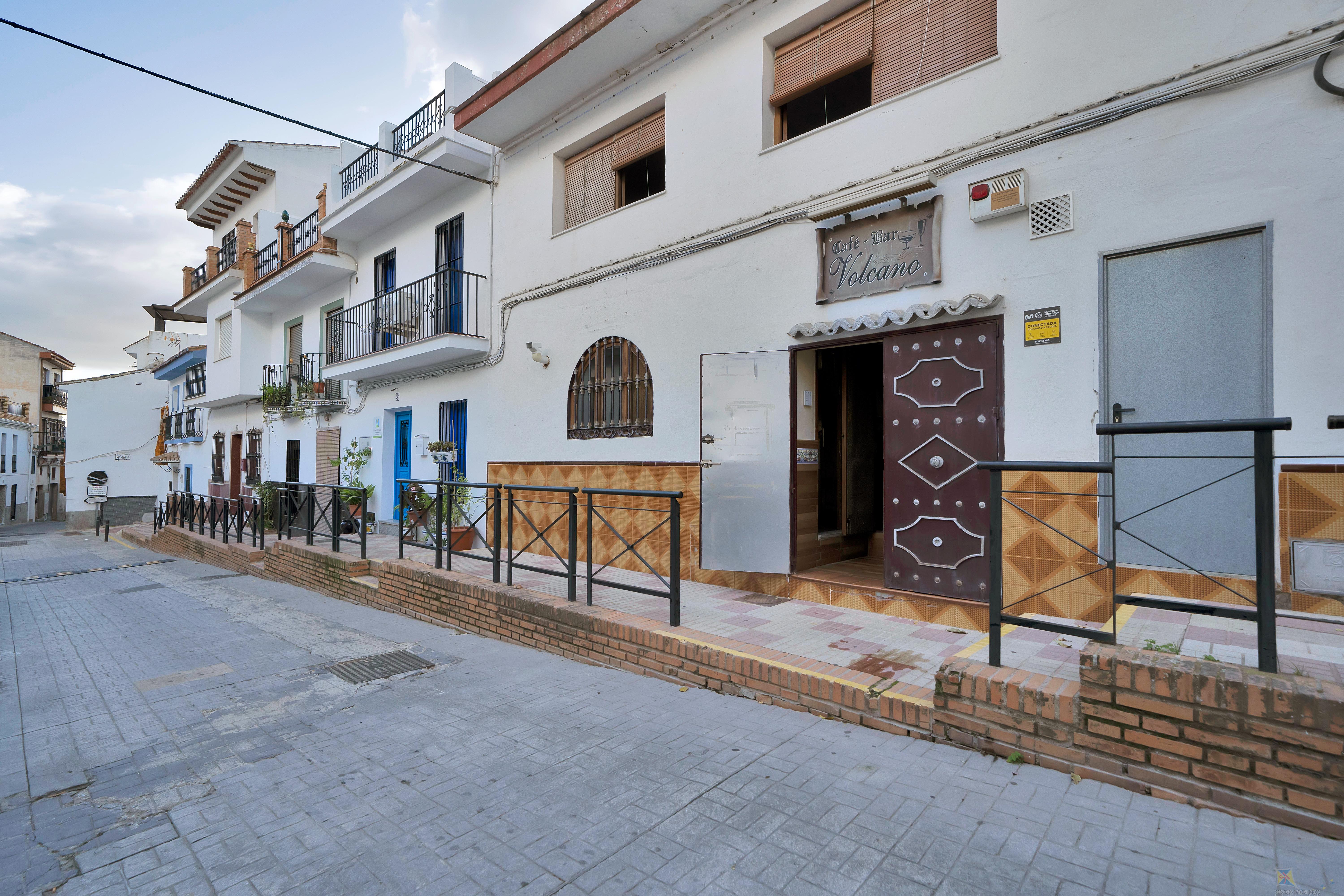 For sale of commercial in Monda