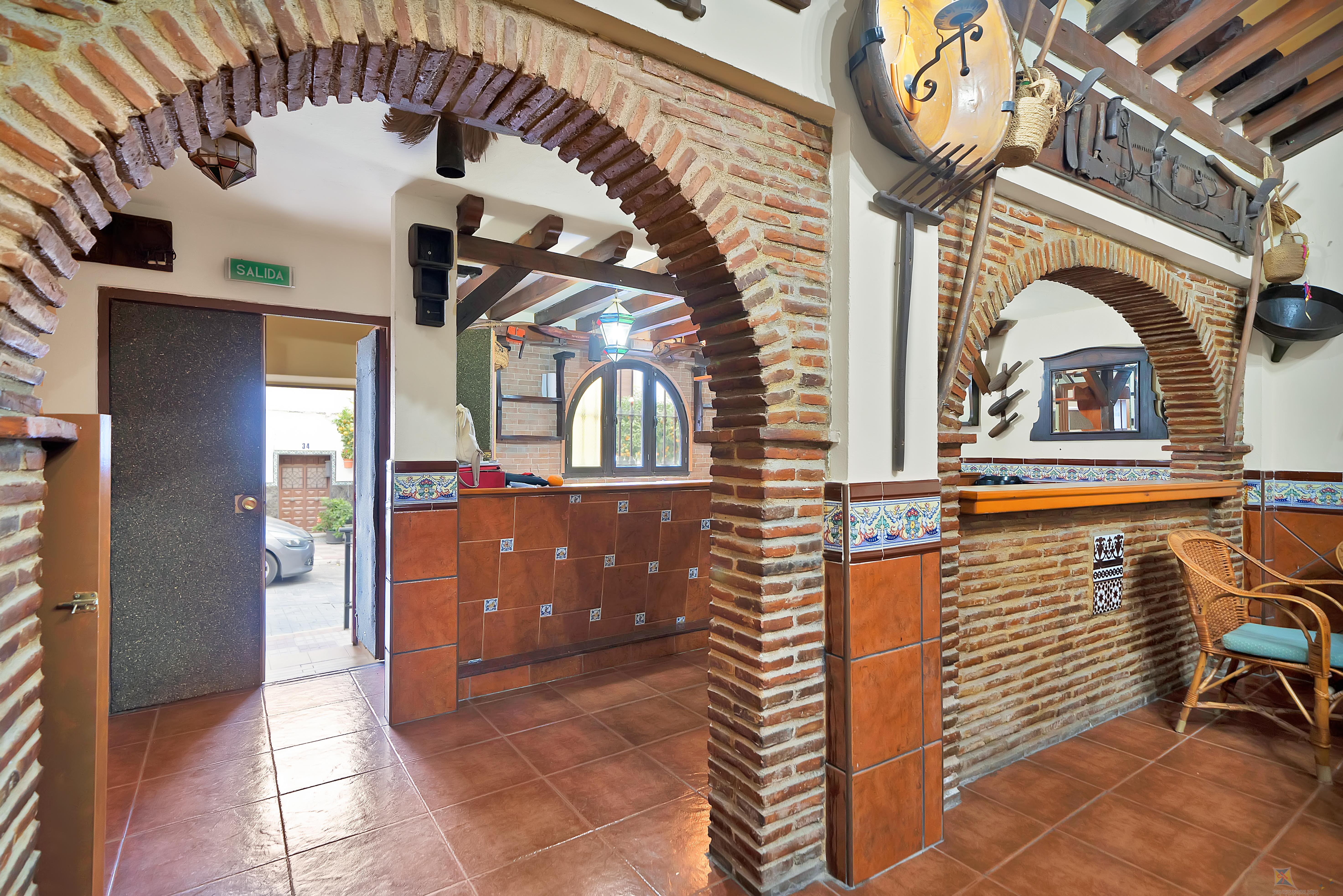 For sale of commercial in Monda