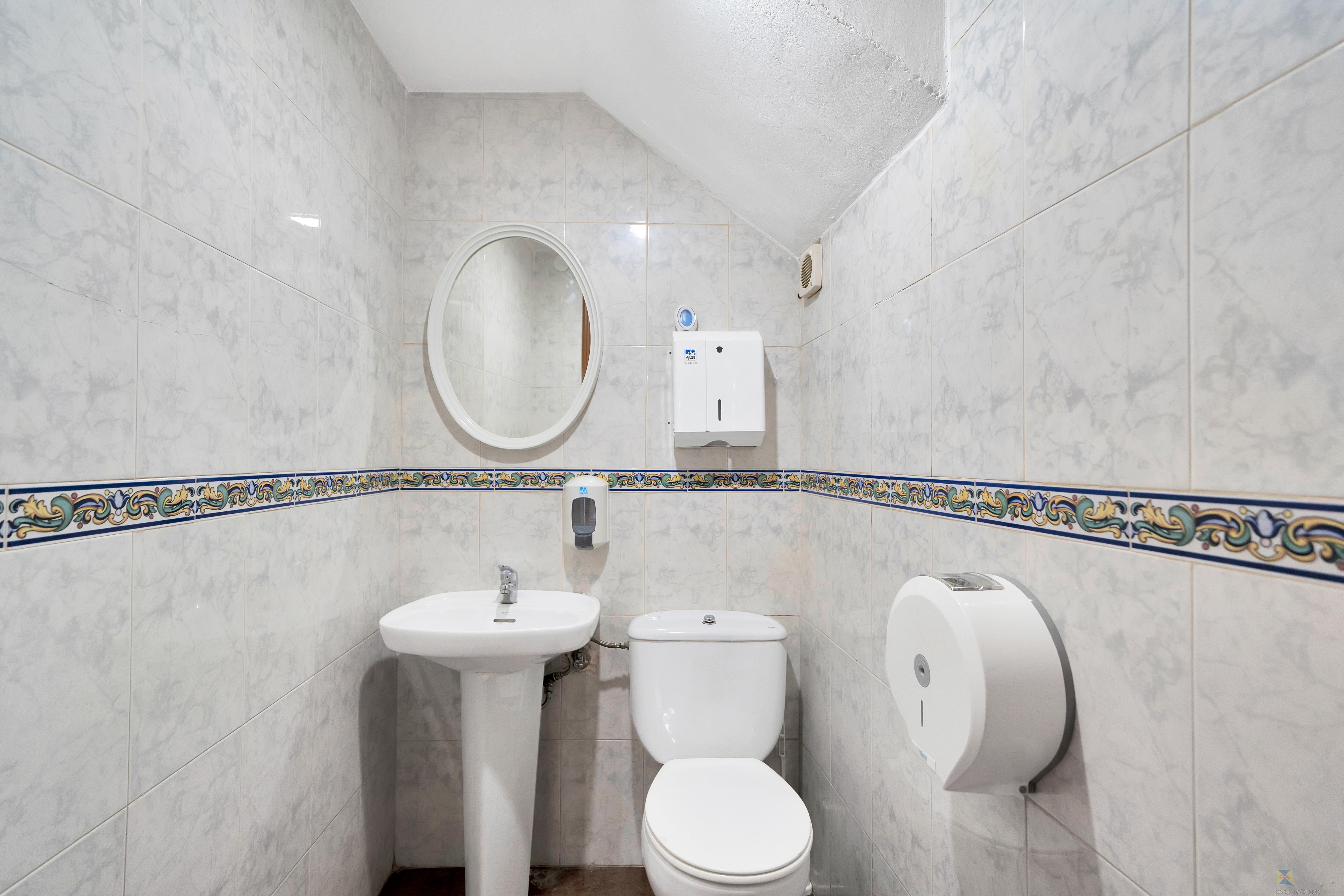 For sale of commercial in Monda