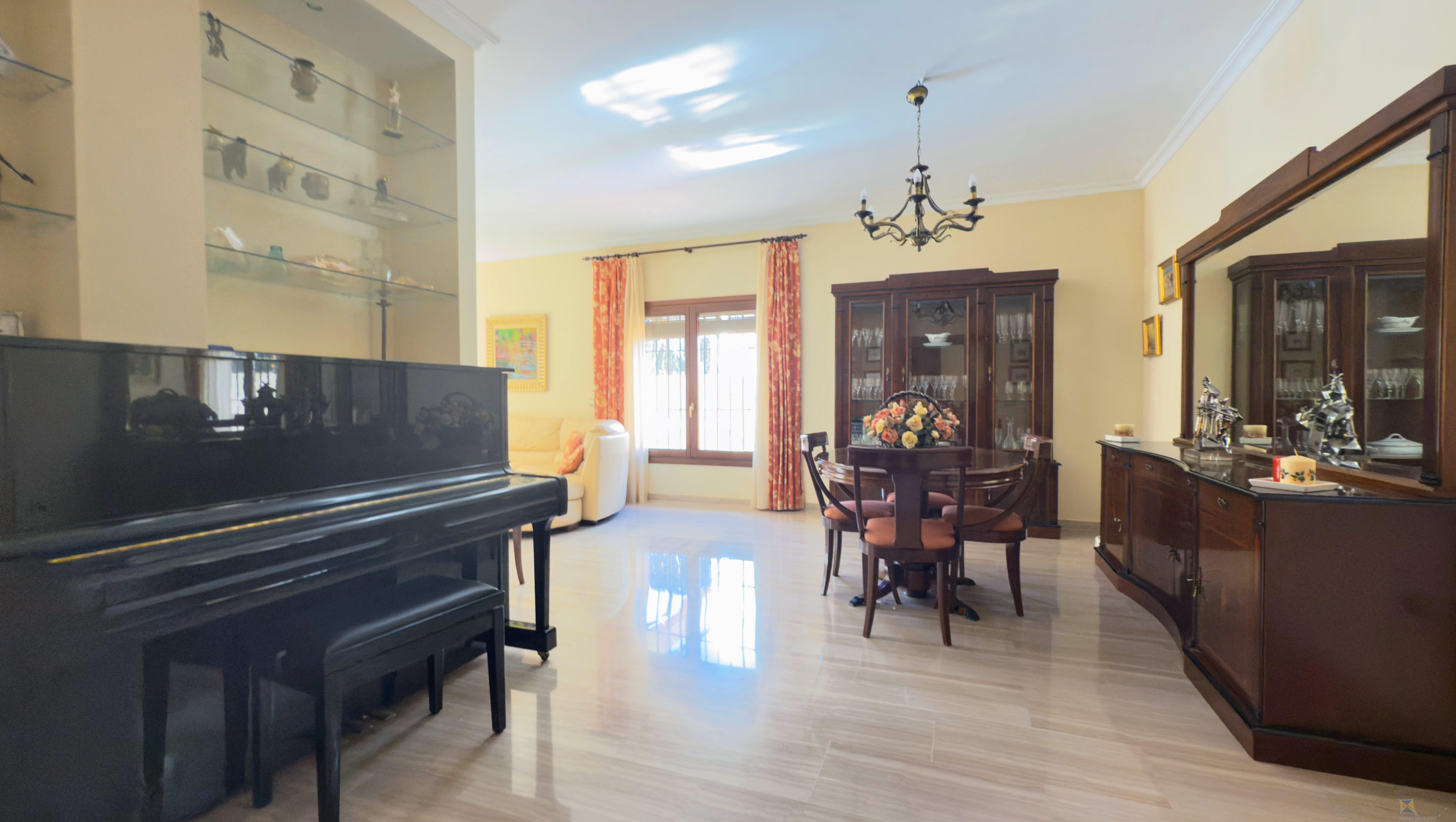 For sale of villa in Antequera