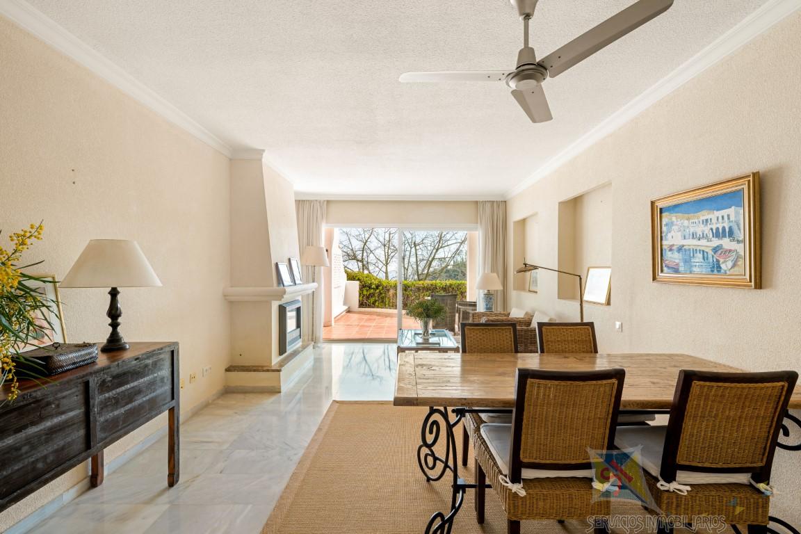 For sale of apartment in Benahavís