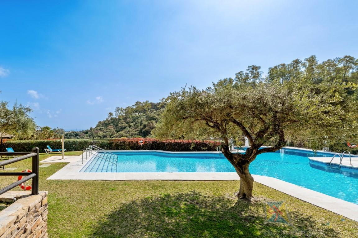 For sale of apartment in Benahavís