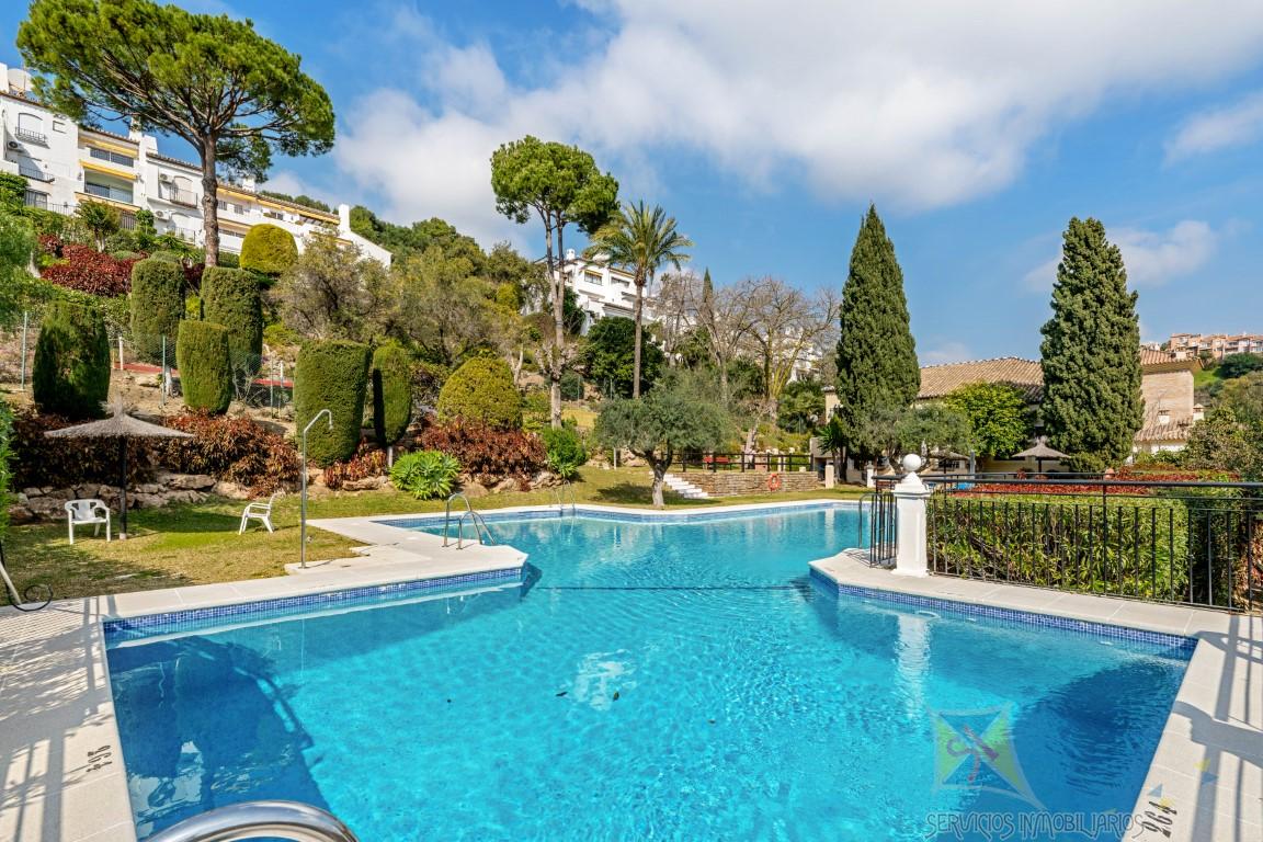 For sale of apartment in Benahavís
