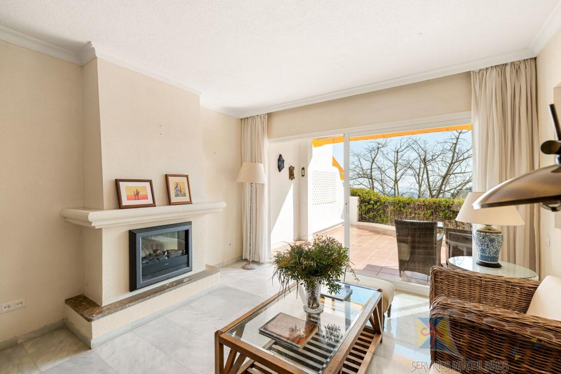 For sale of apartment in Benahavís