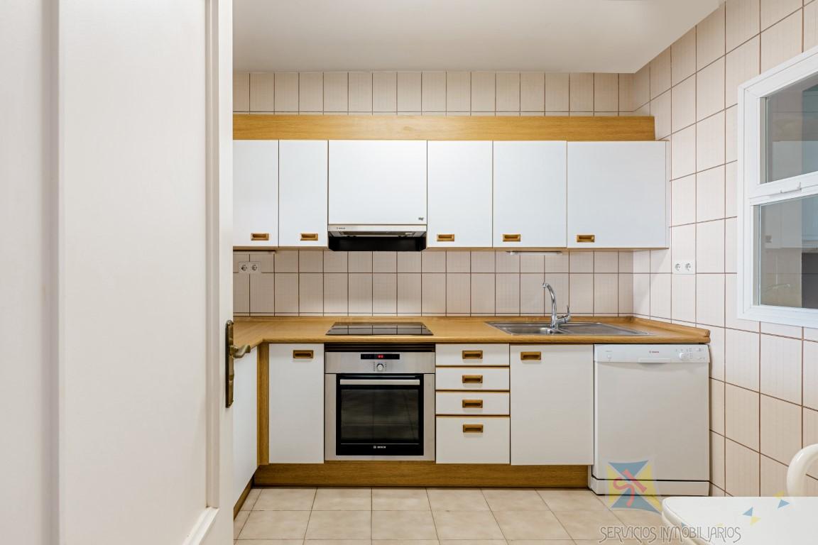 For sale of apartment in Benahavís