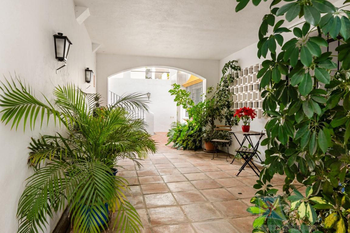 For sale of apartment in Benahavís