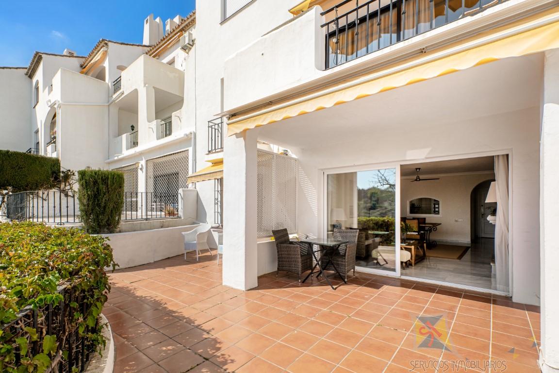 For sale of apartment in Benahavís