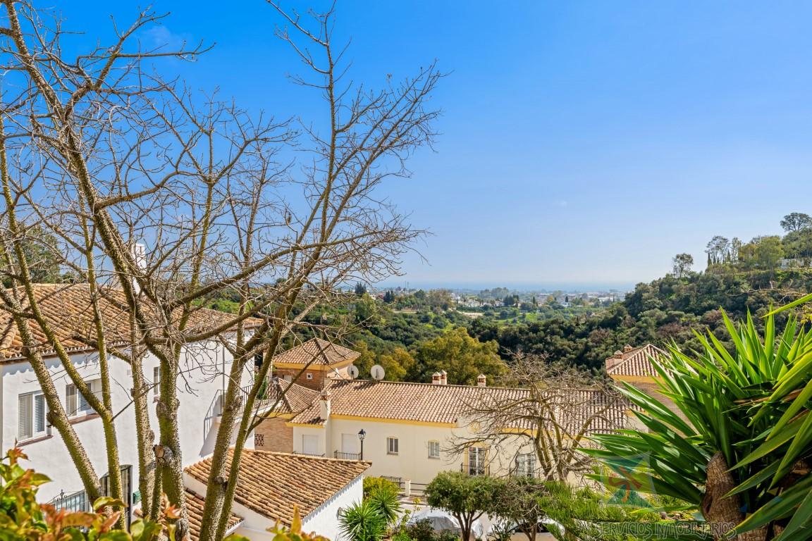 For sale of apartment in Benahavís