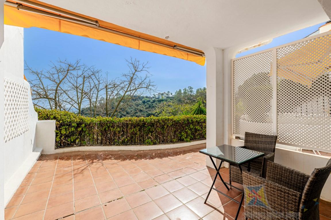 For sale of apartment in Benahavís