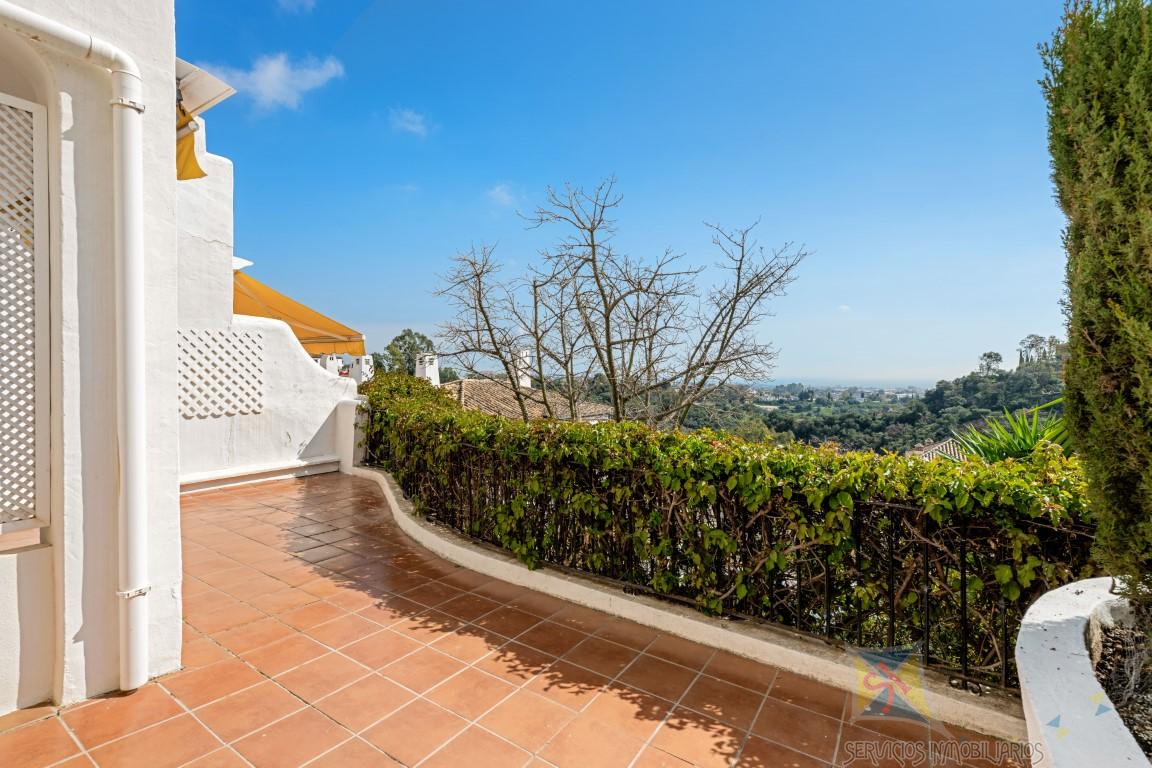 For sale of apartment in Benahavís