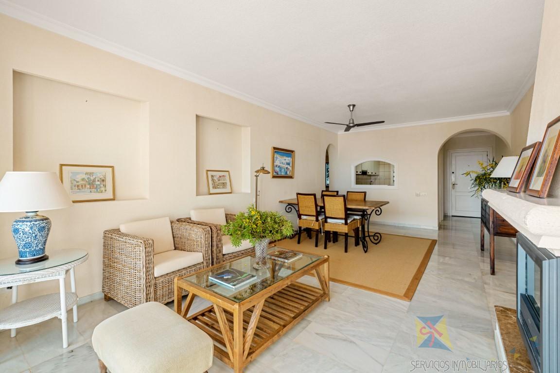 For sale of apartment in Benahavís