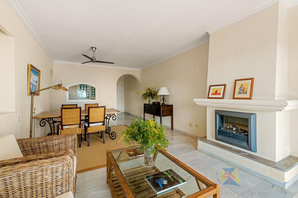 For sale of apartment in Benahavís