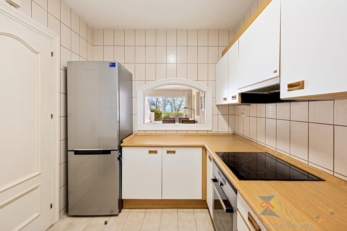 For sale of apartment in Benahavís