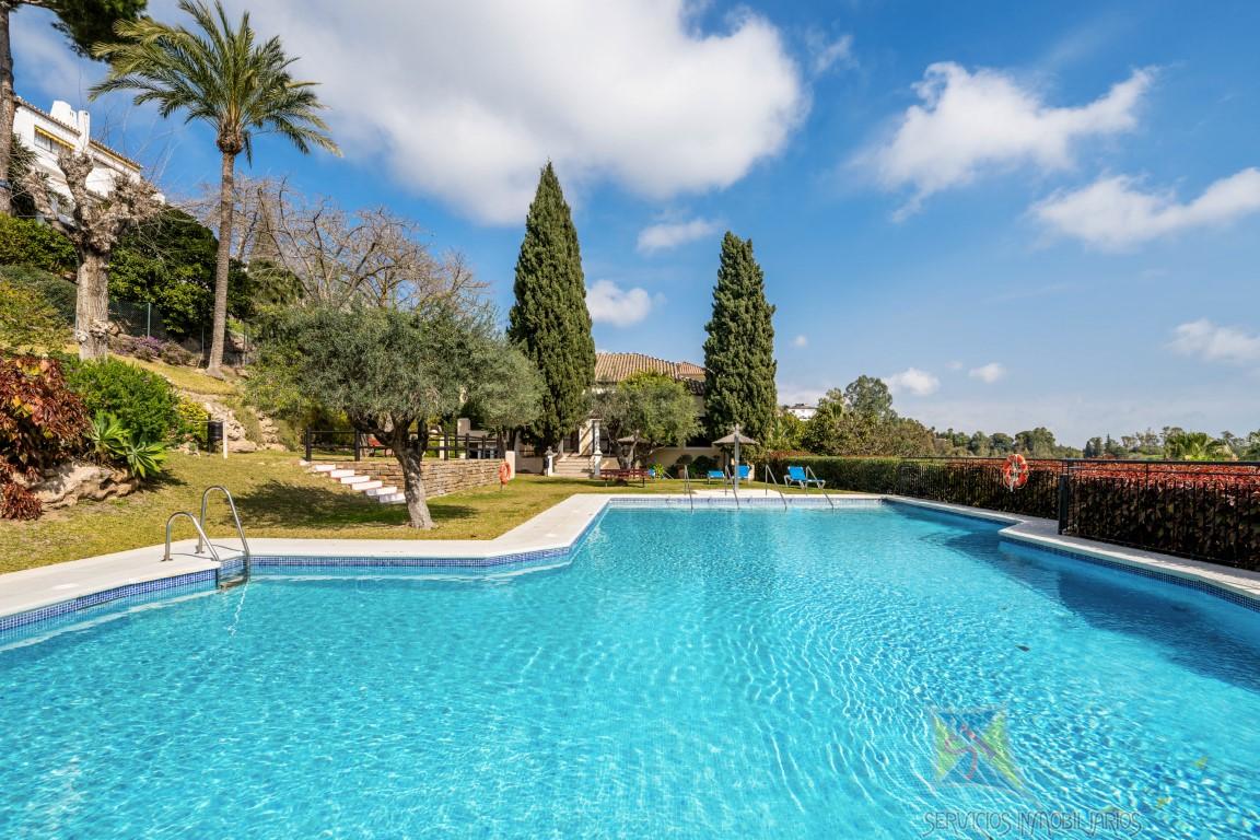 For sale of apartment in Benahavís