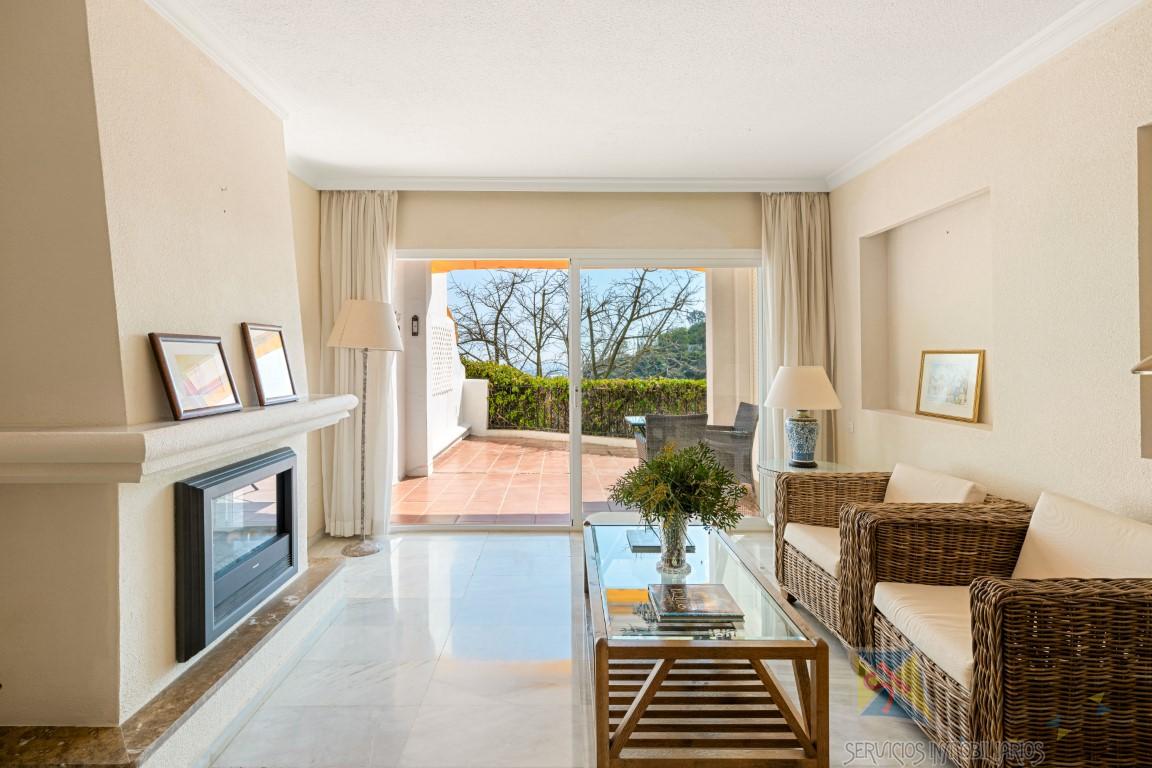 For sale of apartment in Benahavís