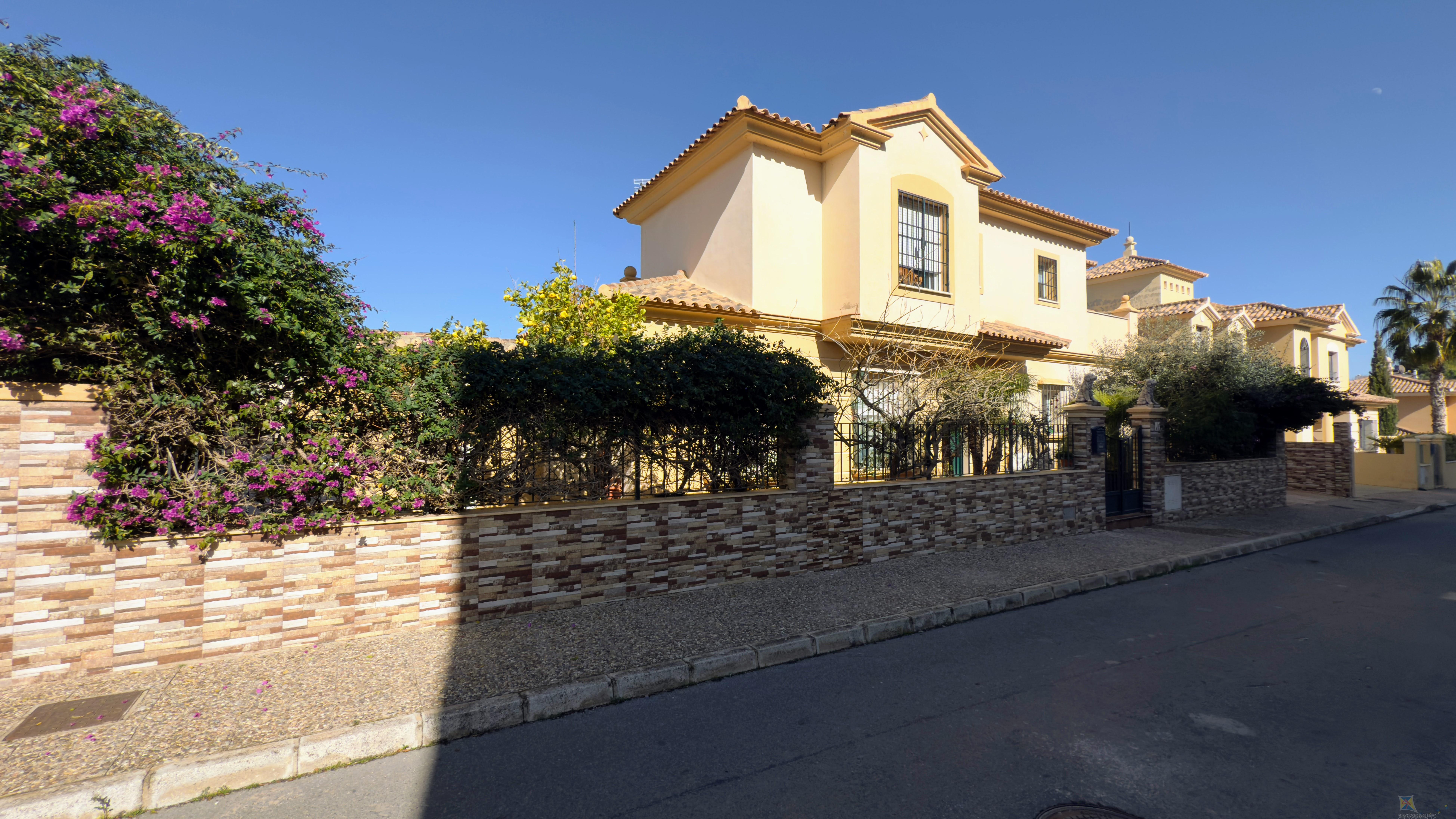 For sale of chalet in Antequera