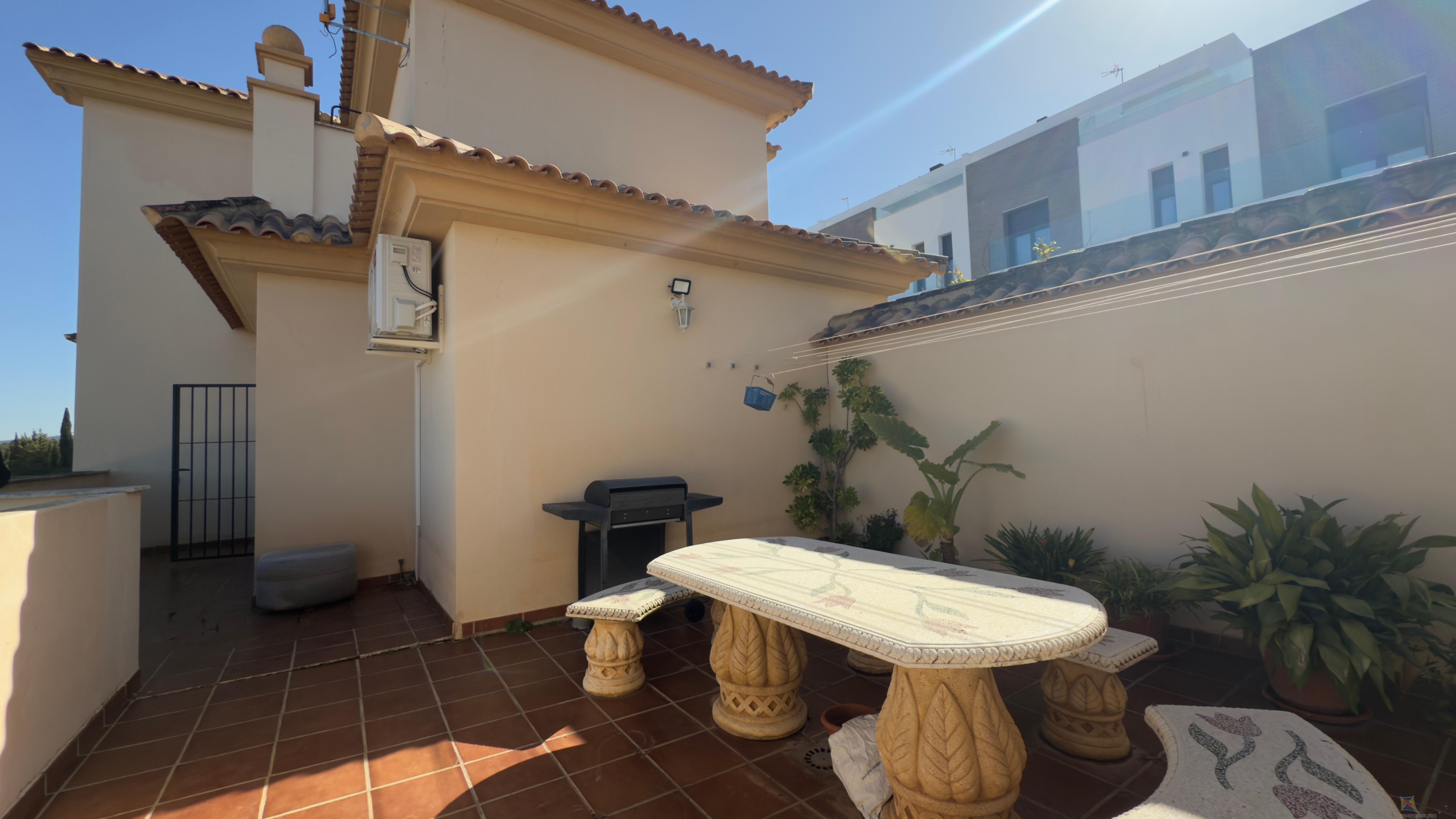 For sale of chalet in Antequera