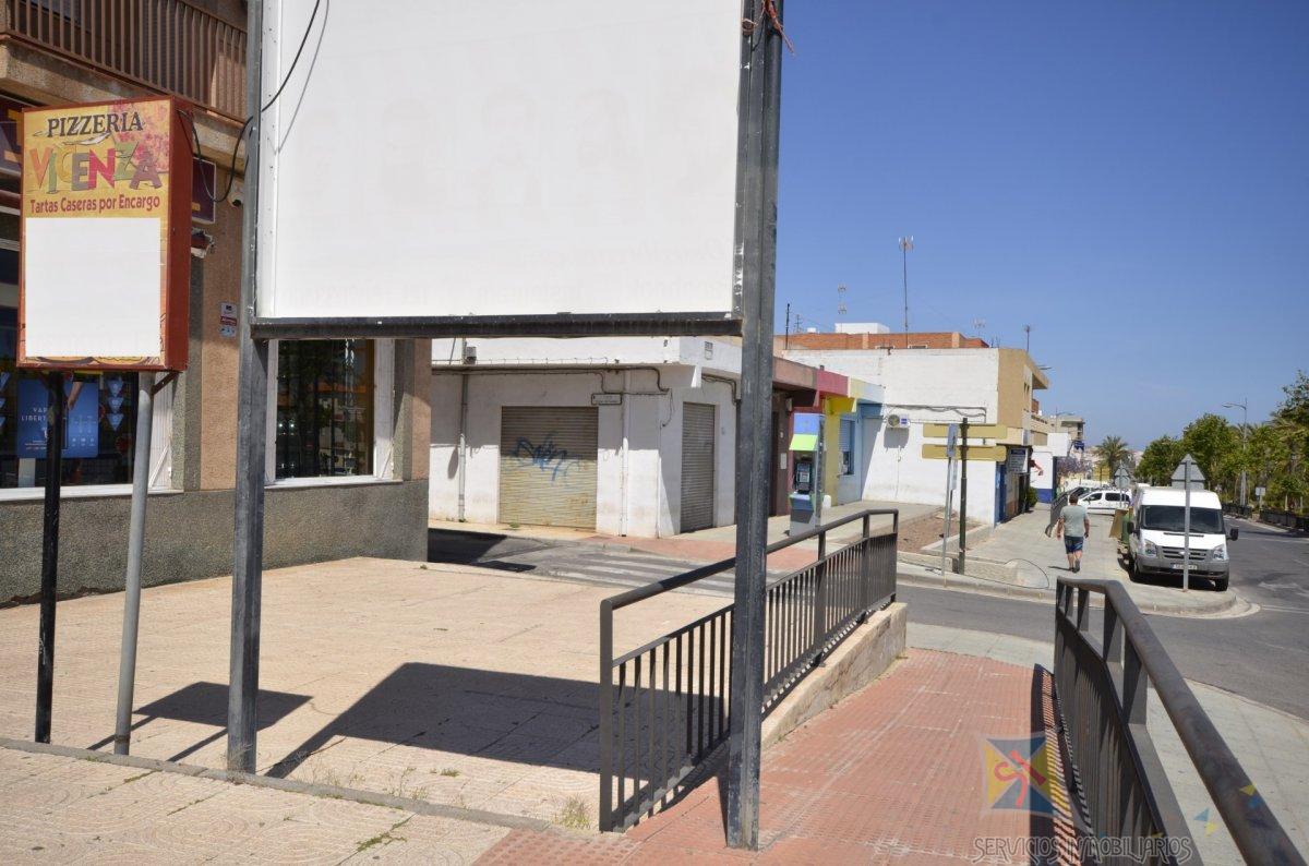 For sale of commercial in Vícar