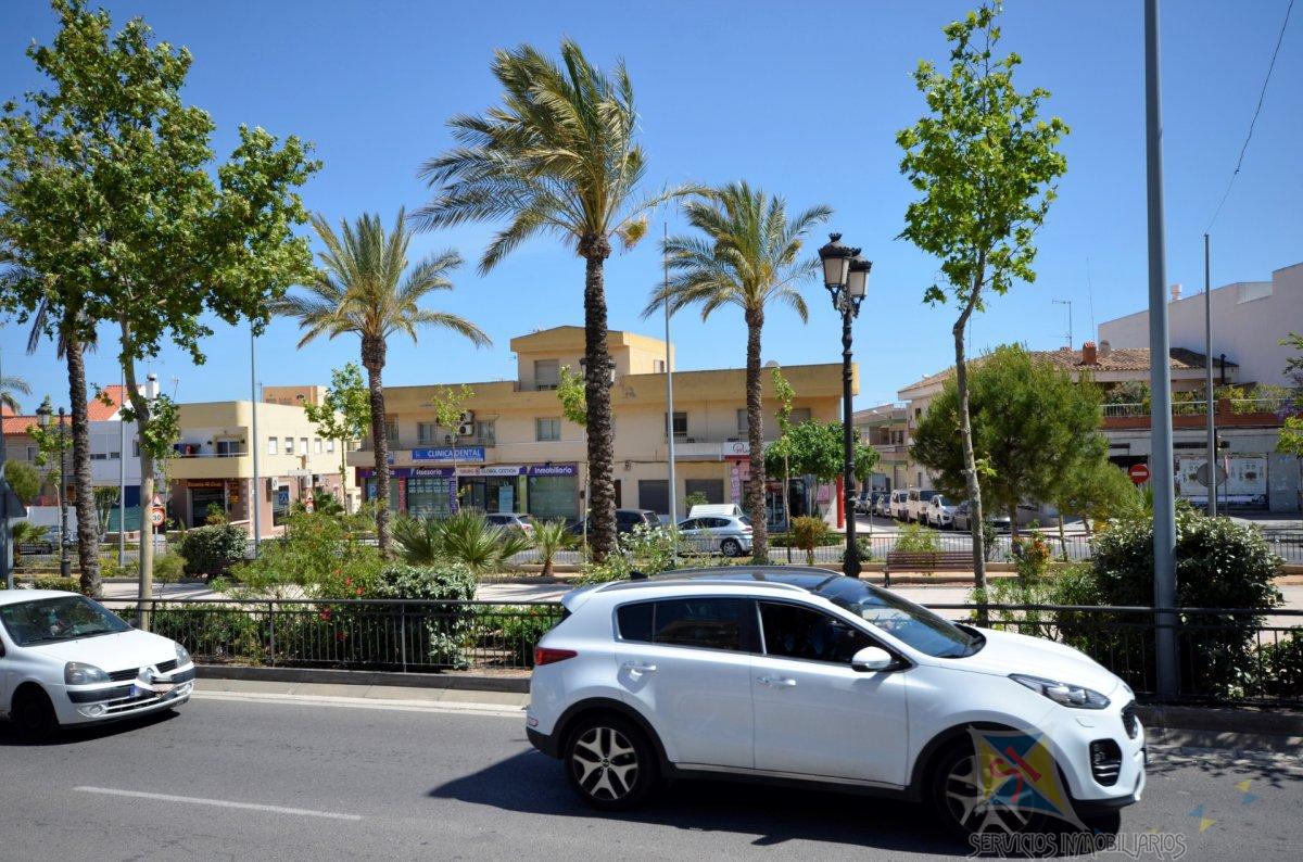 For sale of commercial in Vícar